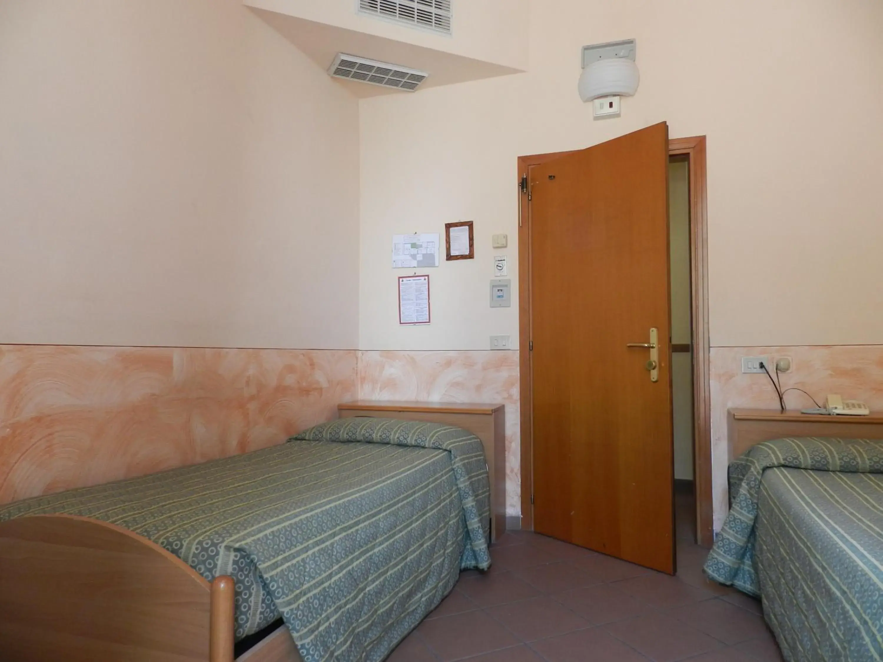 Economy Twin Room with Shared Bathroom - single occupancy in Hotel Monica Economy Twin Room with Shared Bathroom - single occupancy in Hotel Monica