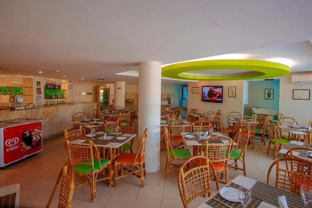 Restaurant/places to eat in Ambassador Unidades Autônomas