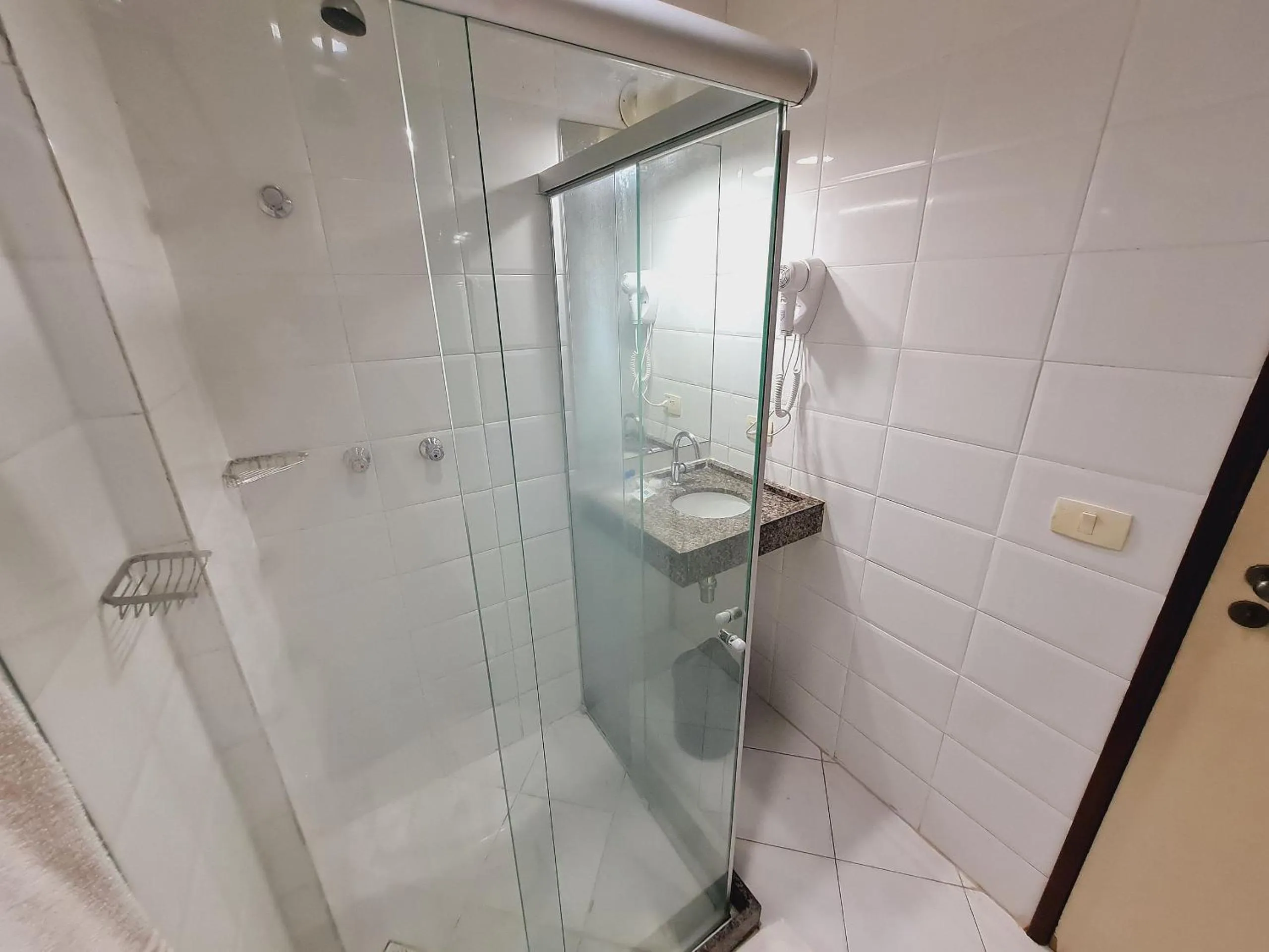 Toilet in Ambassador Unidades Autônomas