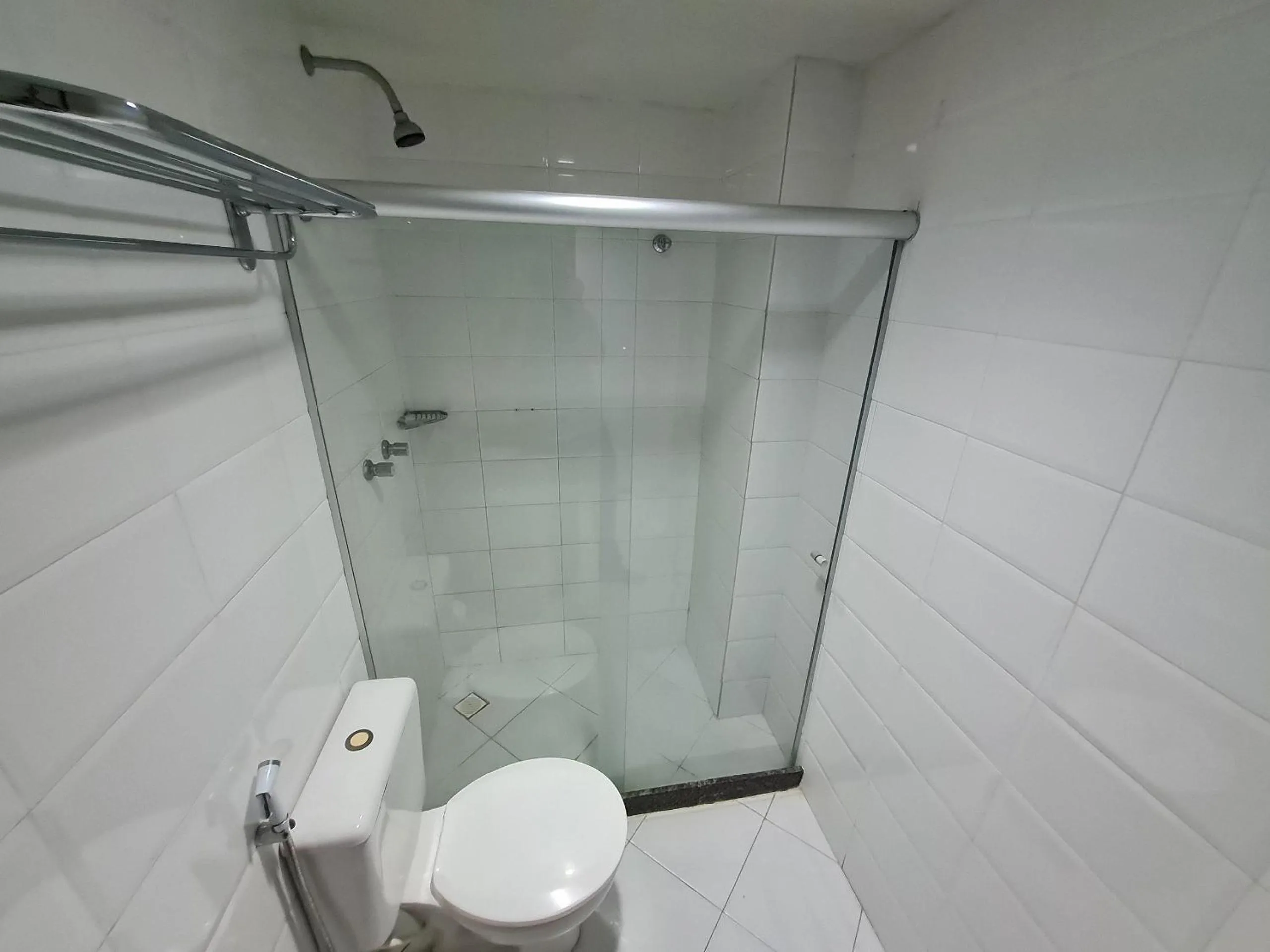 Toilet in Ambassador Unidades Autônomas