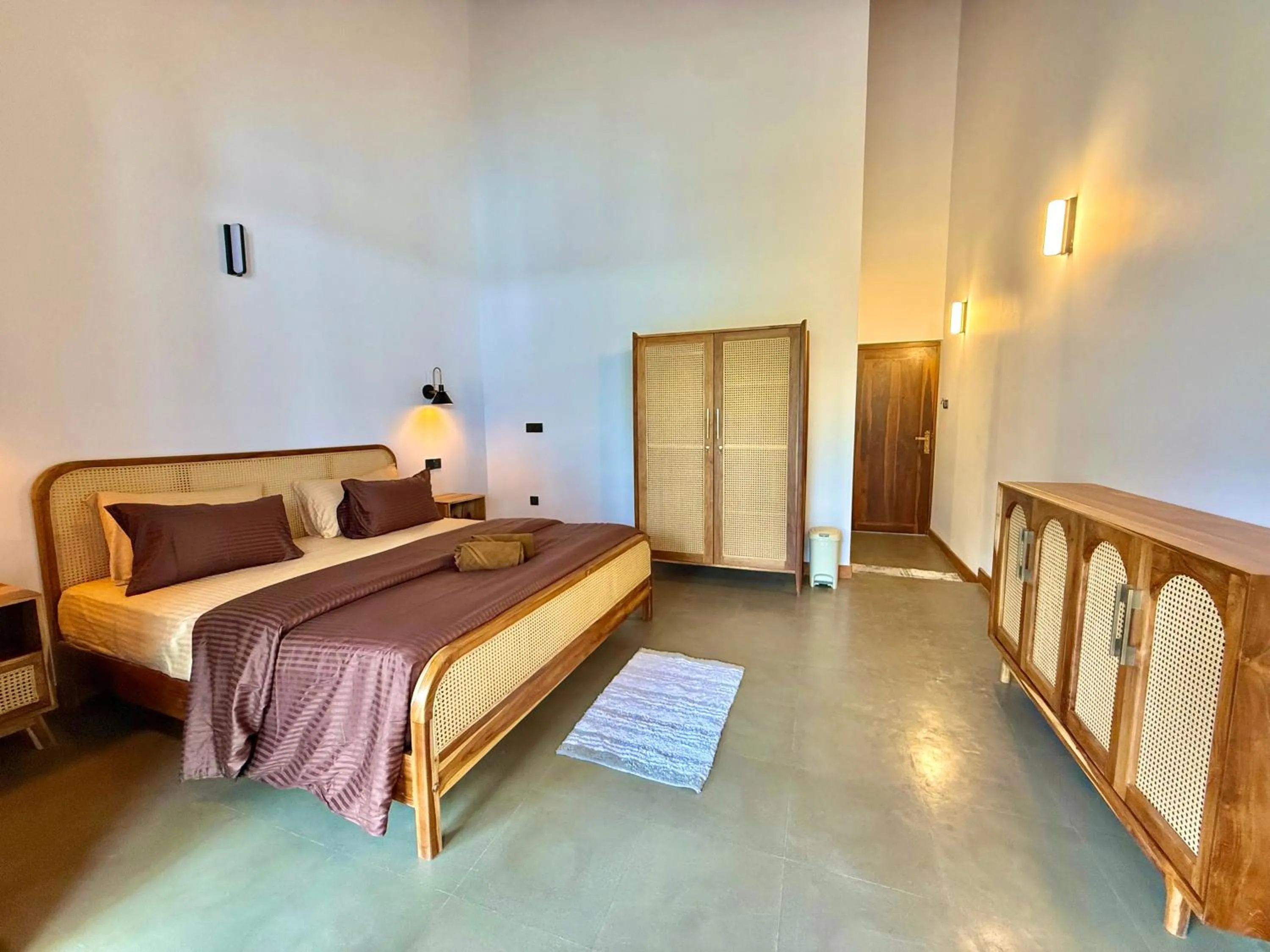 Bed in Ella Inn Hotel