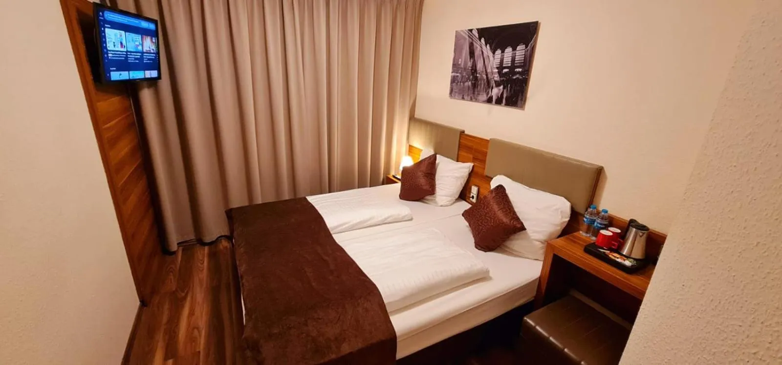 Bedroom, Bed in Hotel Frankfurt Messe