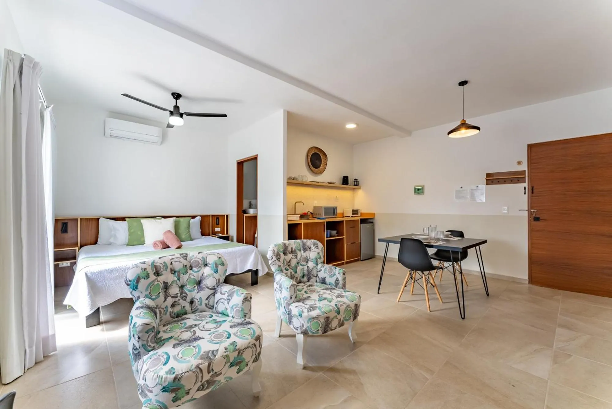 Kitchen or kitchenette in Bed Away Studios