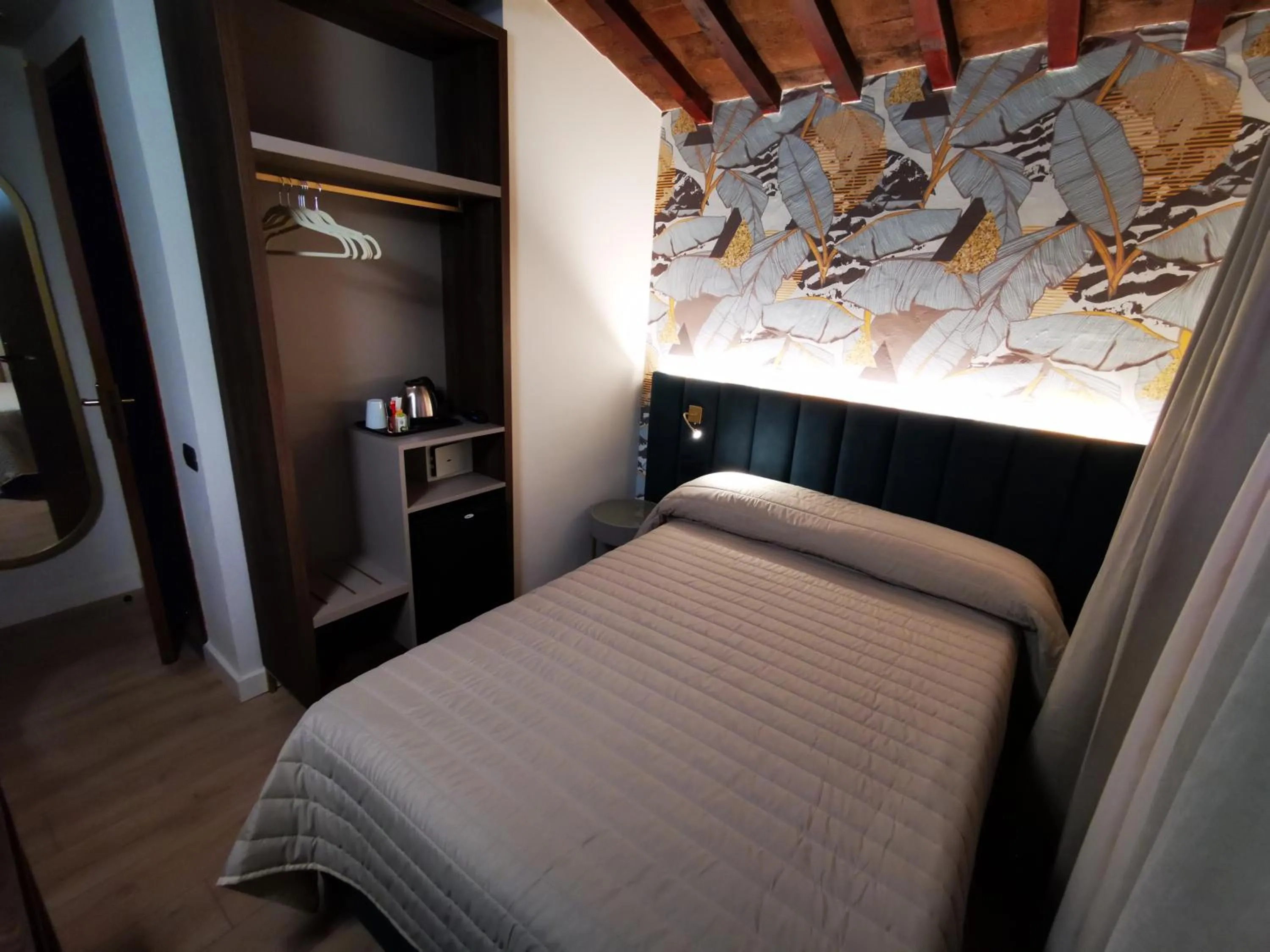 Bedroom, Bed in Hotel Balcony