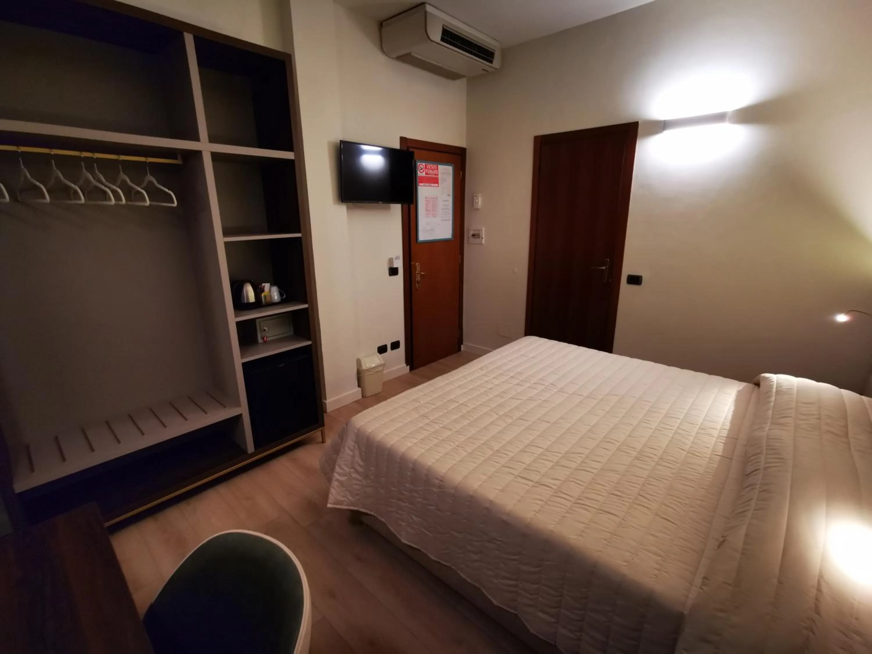 Bedroom, Bed in Hotel Balcony