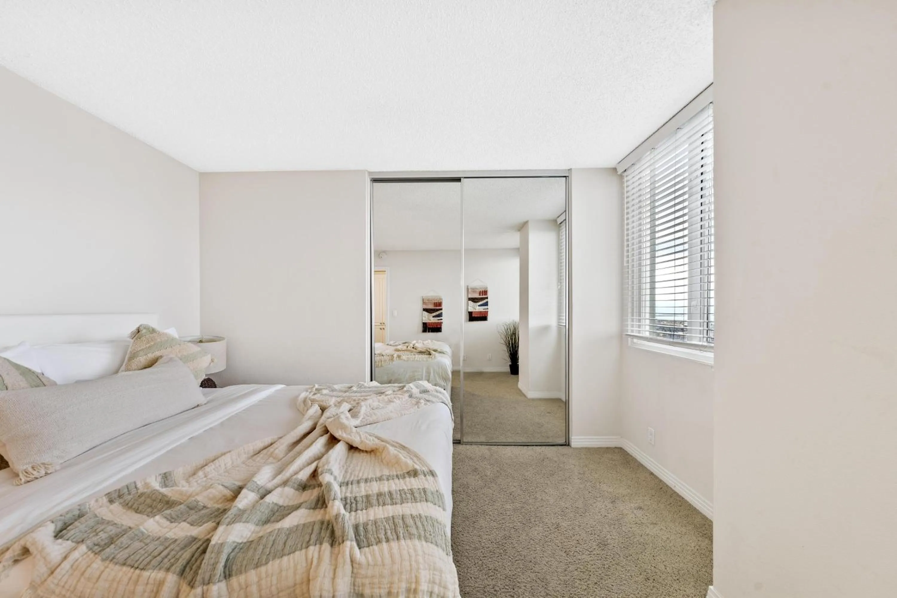Bedroom, Bed in The tulip Marina Highrise with ocean view