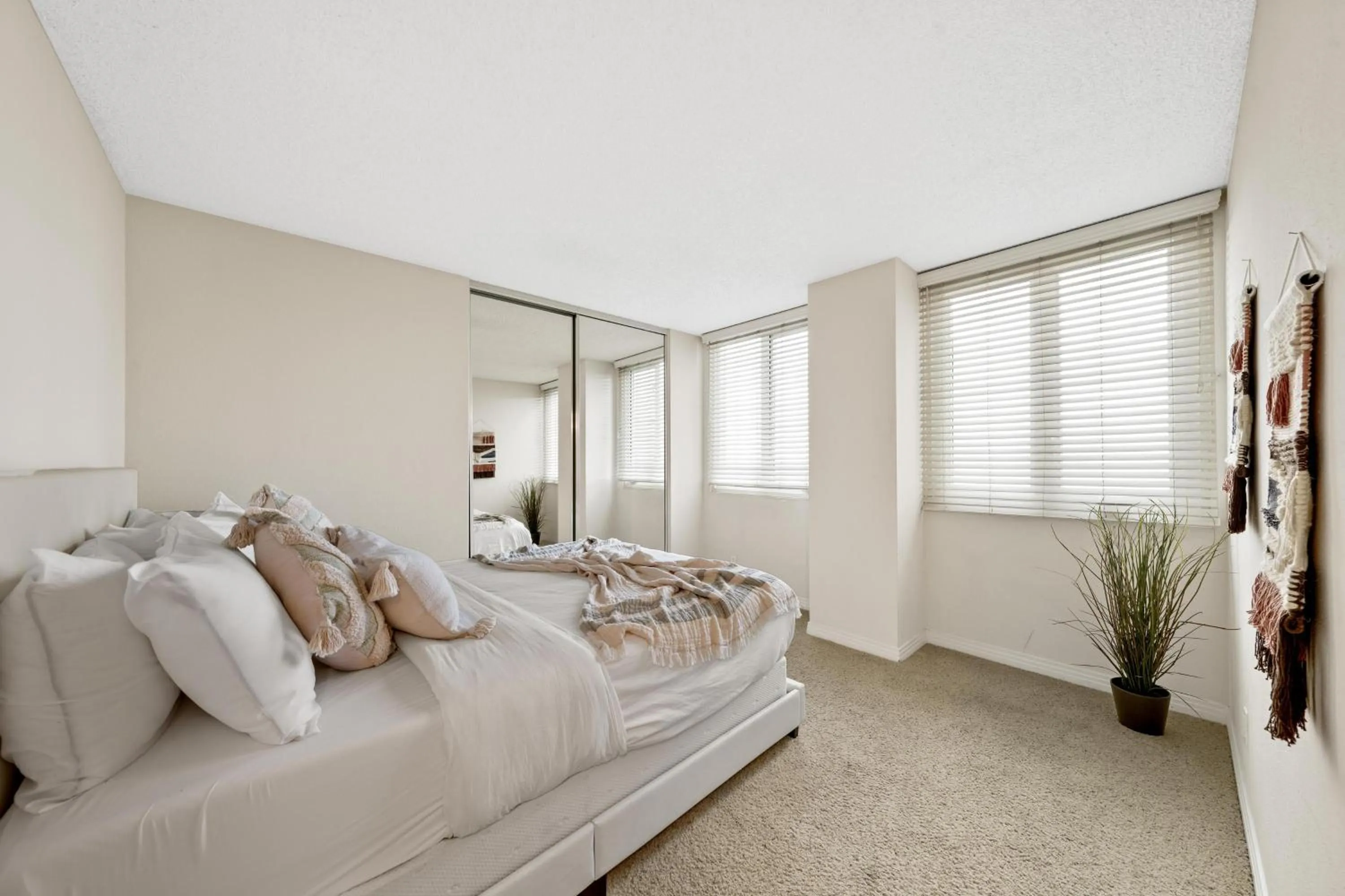 Bedroom, Bed in The tulip Marina Highrise with ocean view
