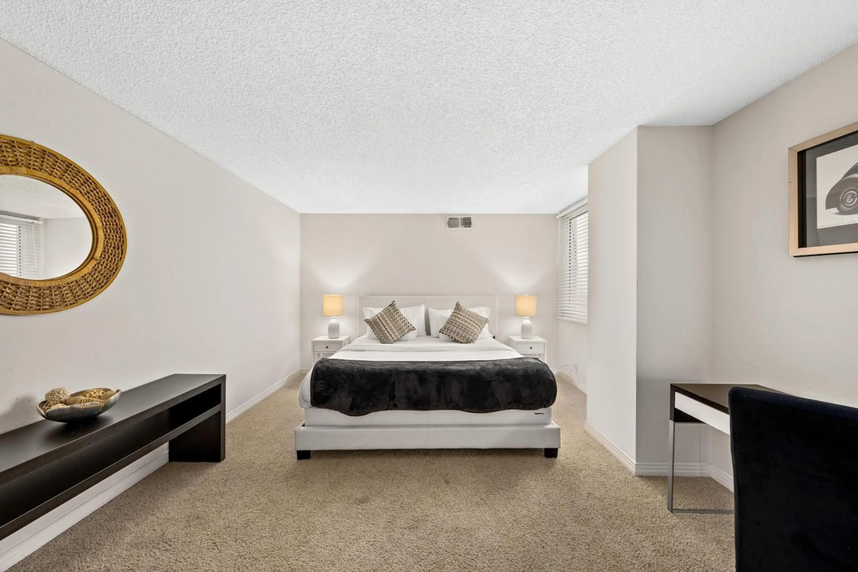 Bedroom, Bed in The tulip Marina Highrise with ocean view