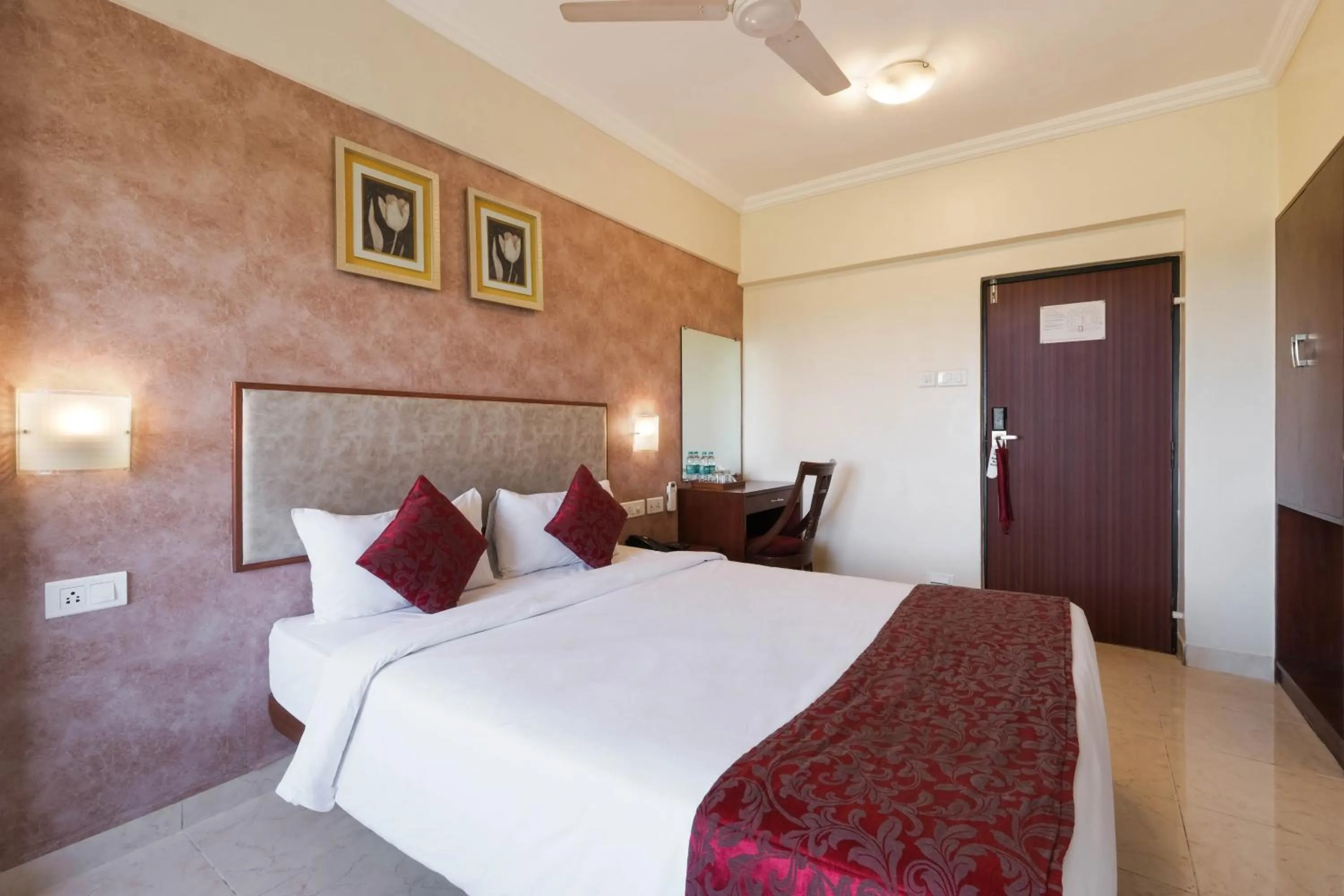 Bed in 7 Apple Hotel Pimpri Pune