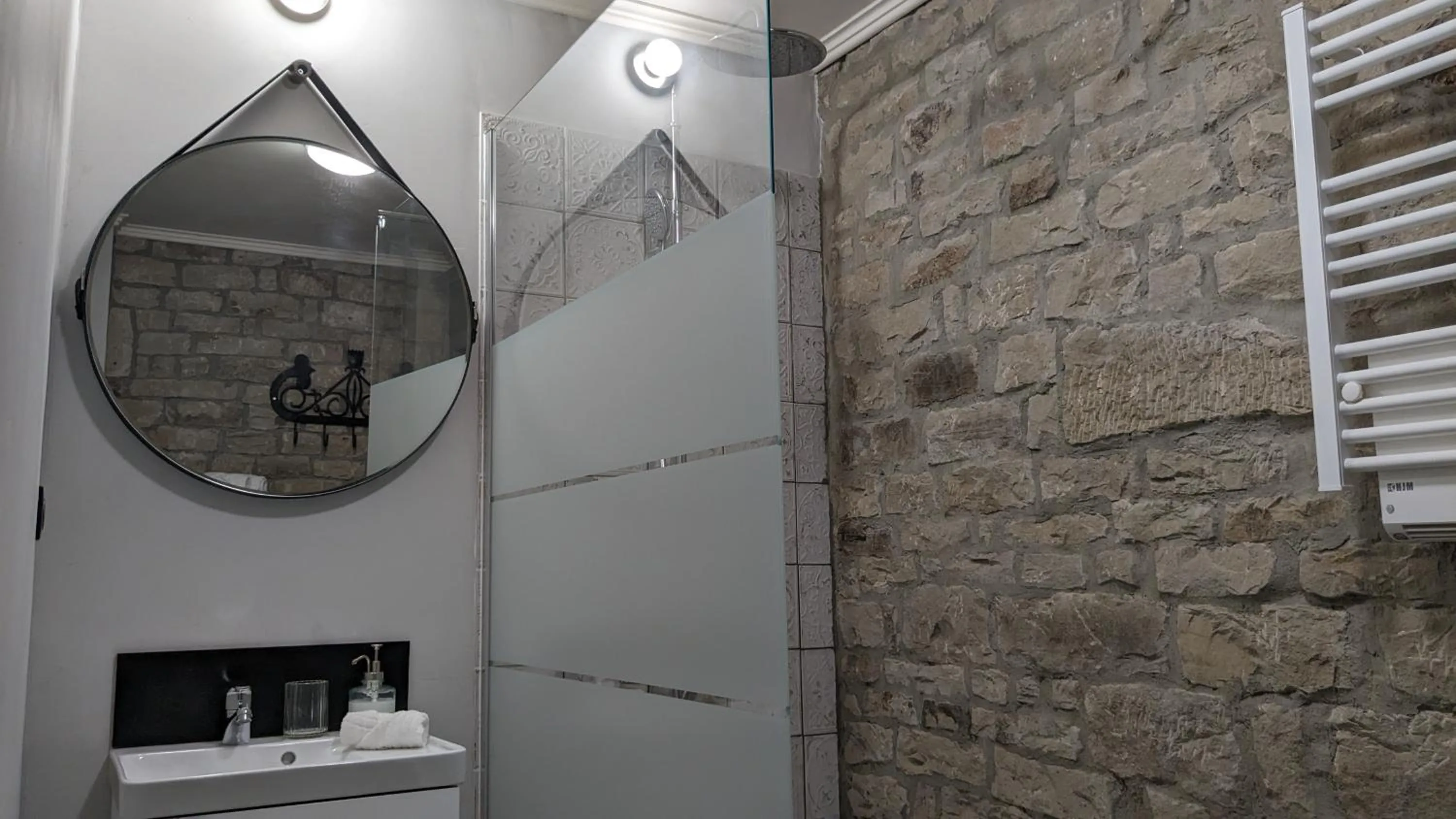 Shower in Manoir La Cerise