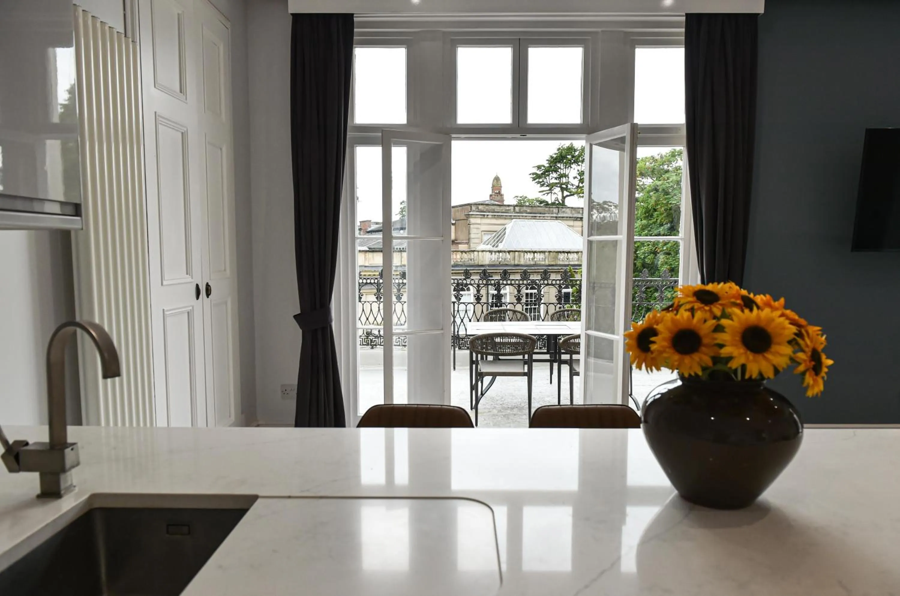 Dining area in Victoria Colonnade Aparthotel
