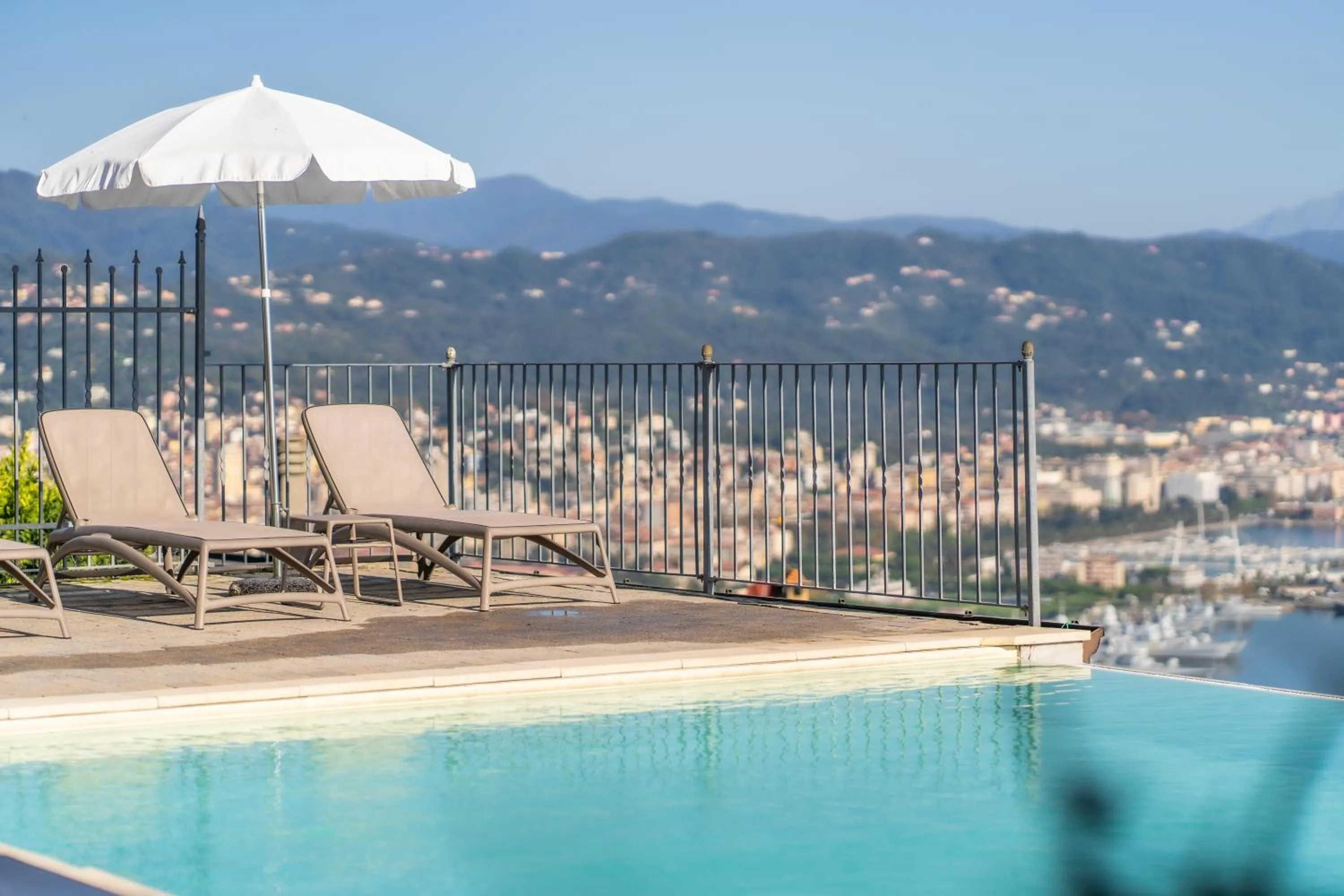 Swimming pool in Le Ville Relais