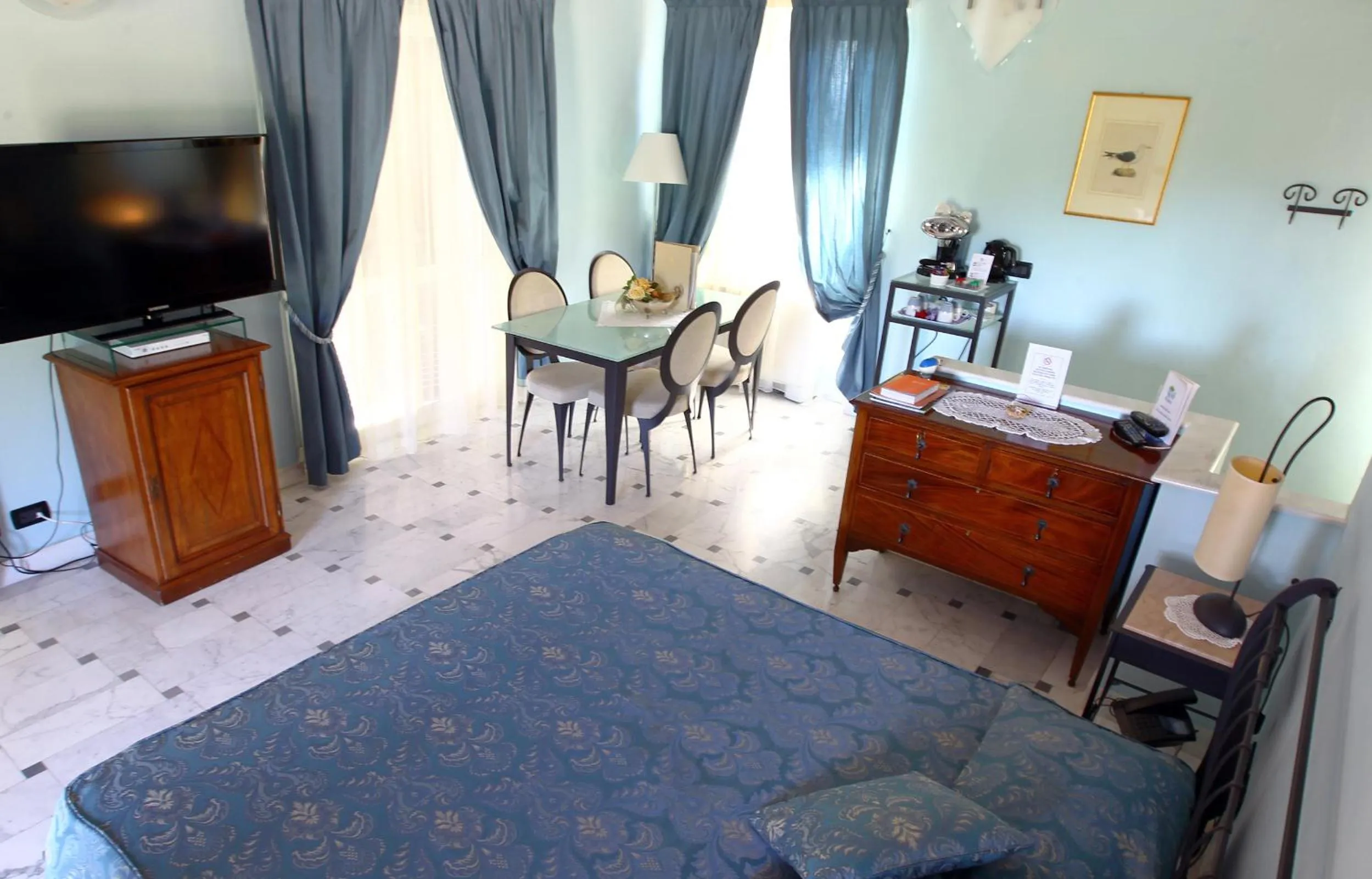 TV and multimedia, Bed in Le Ville Relais