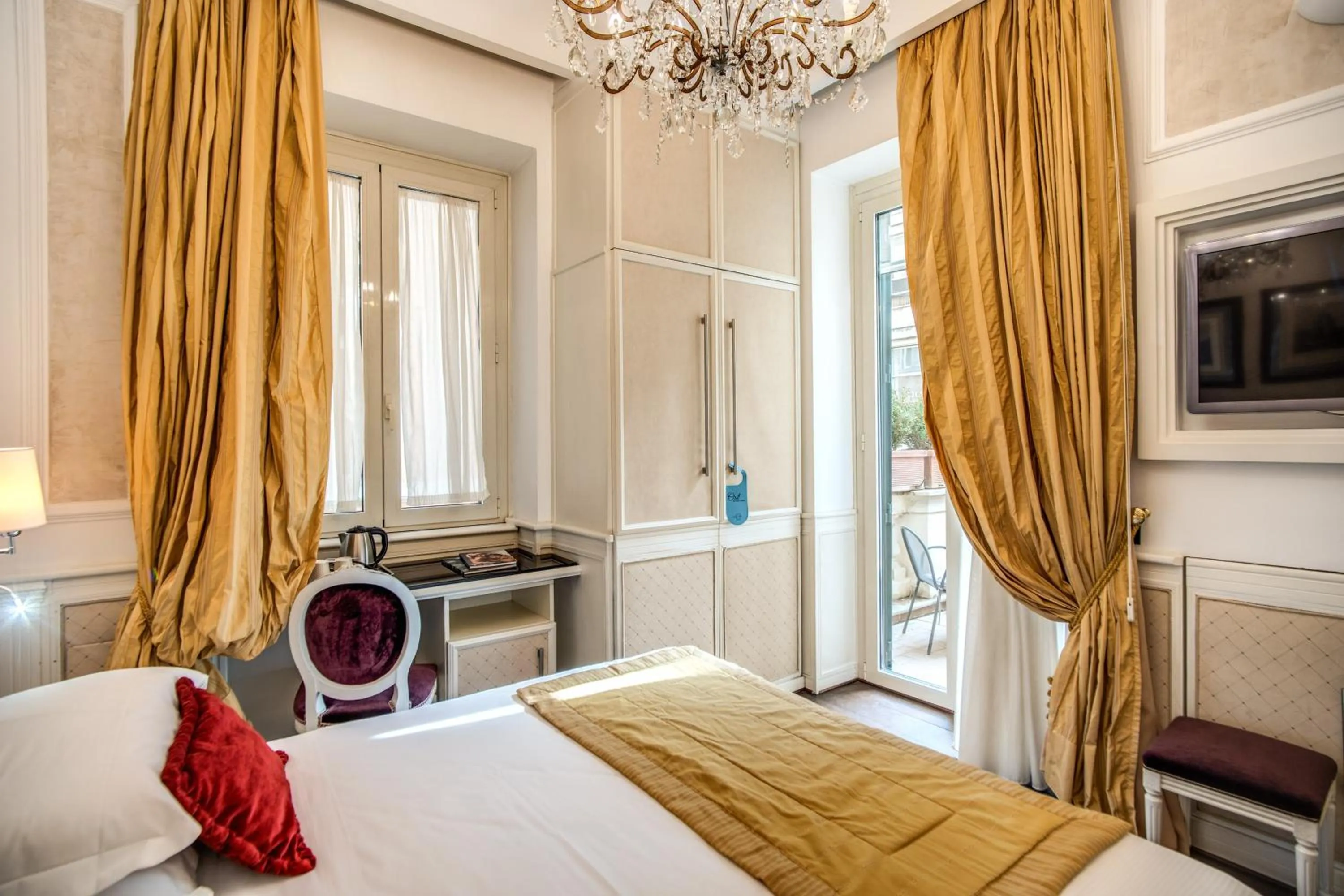 Bed in The Britannia Hotel