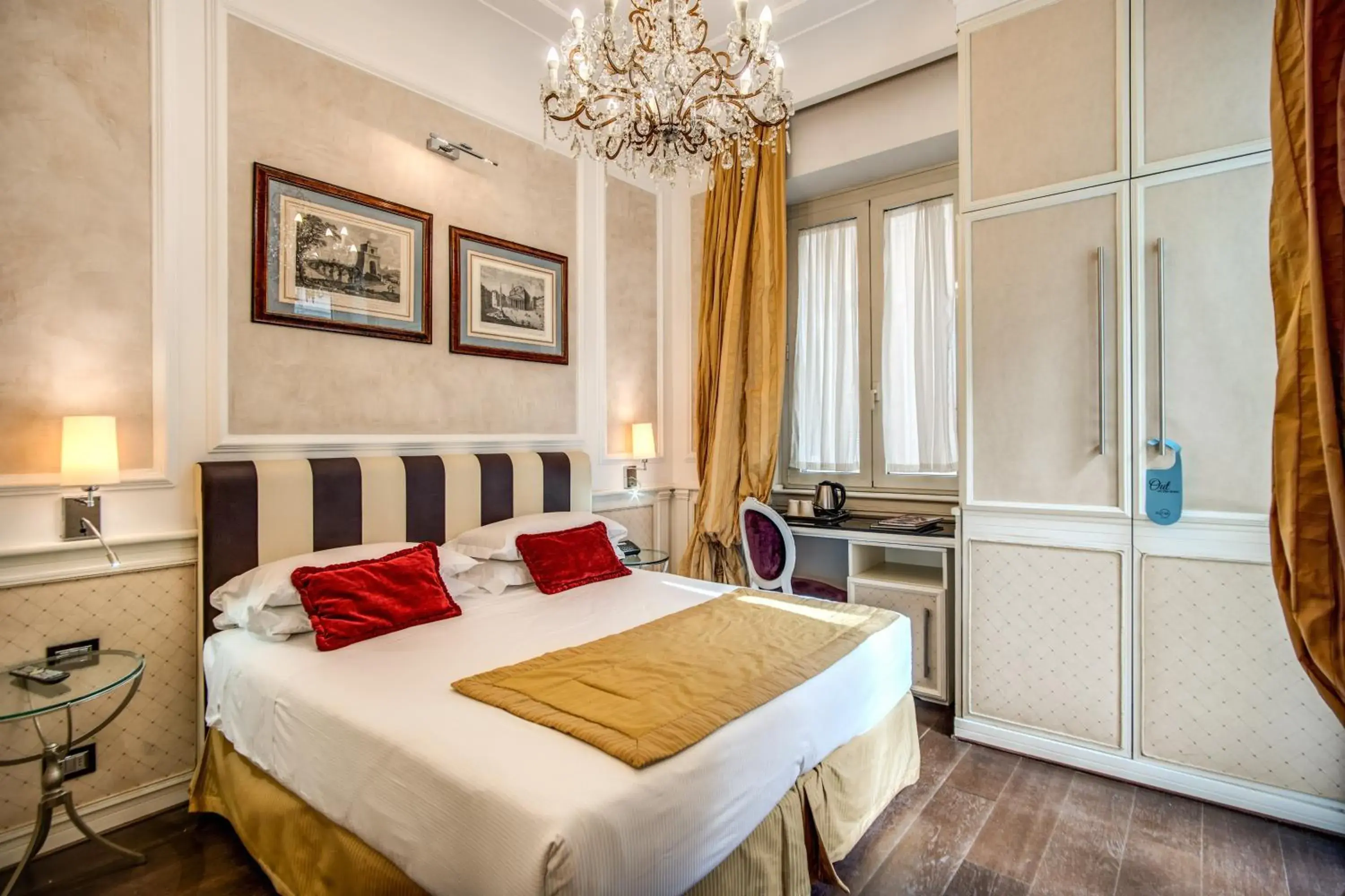 Classic Double Room in The Britannia Hotel Classic Double Room in The Britannia Hotel