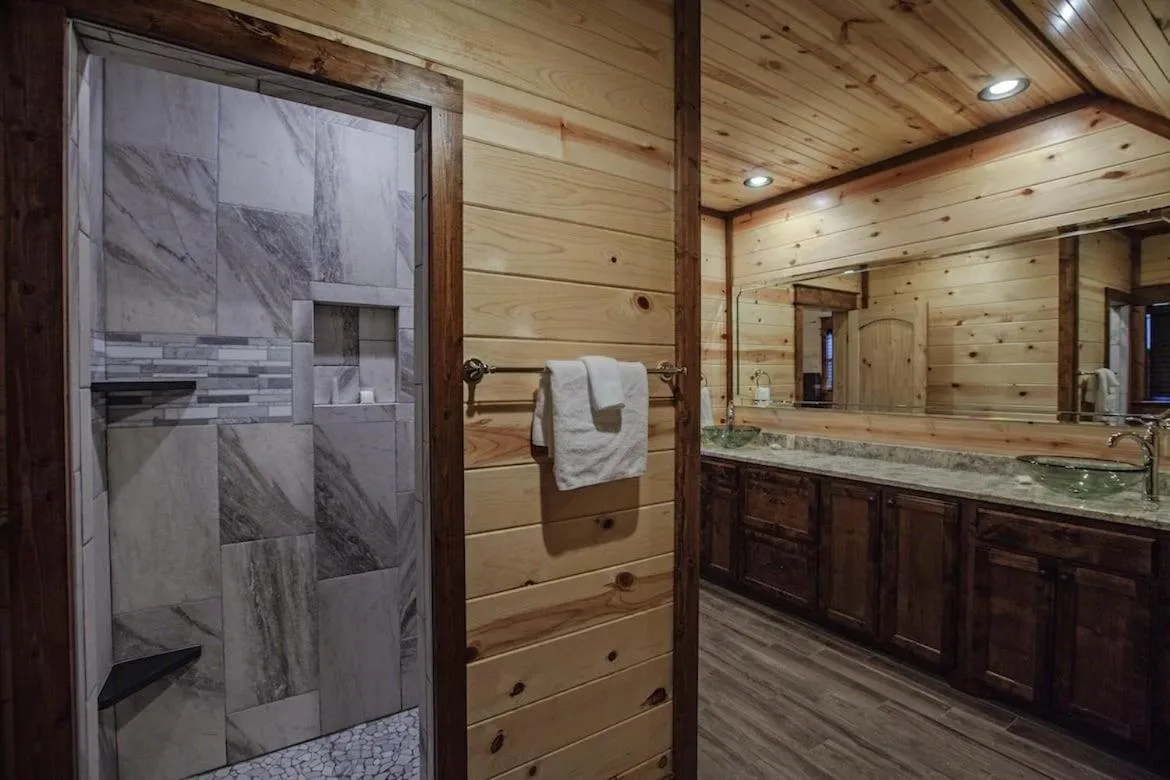 Stone Mountain Lodge 5000sqft 6 Bed Game Room Pool Table Hot Tub