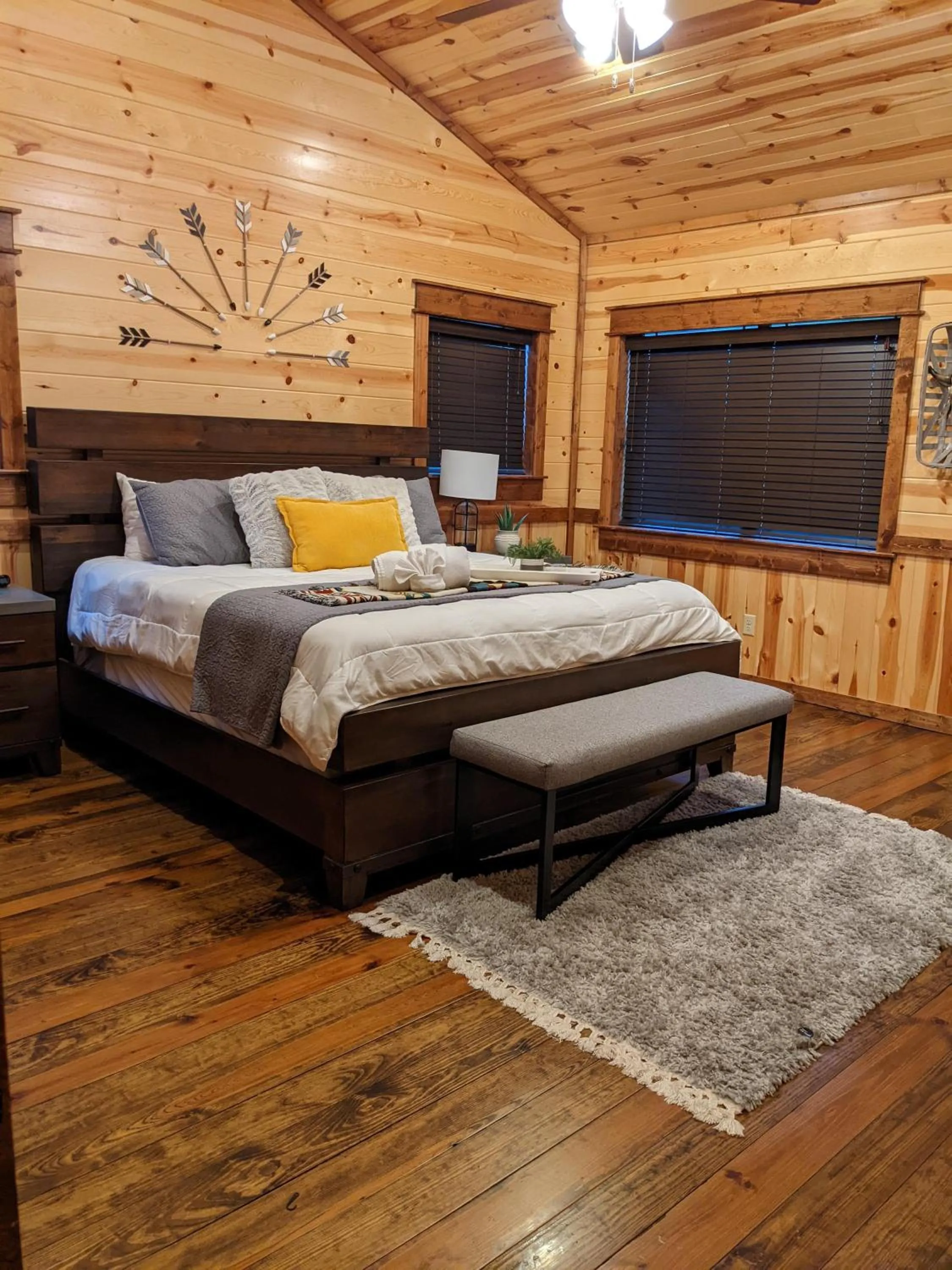 Bed in Stone Mountain Lodge 5000sqft 6 Bed Game Room Pool Table Hot Tub