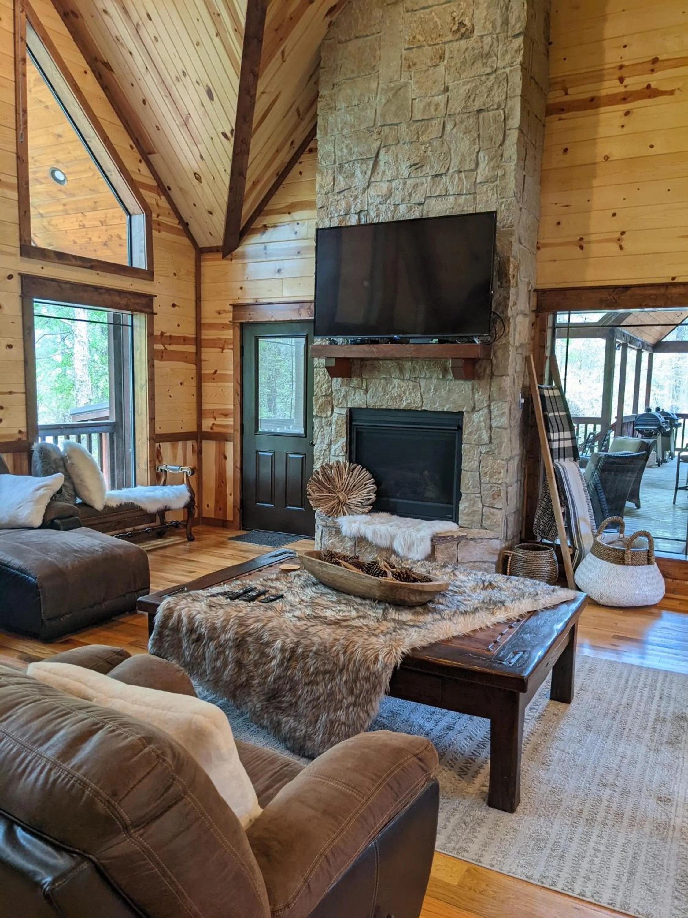 Living room in Stone Mountain Lodge 5000sqft 6 Bed Game Room Pool Table Hot Tub