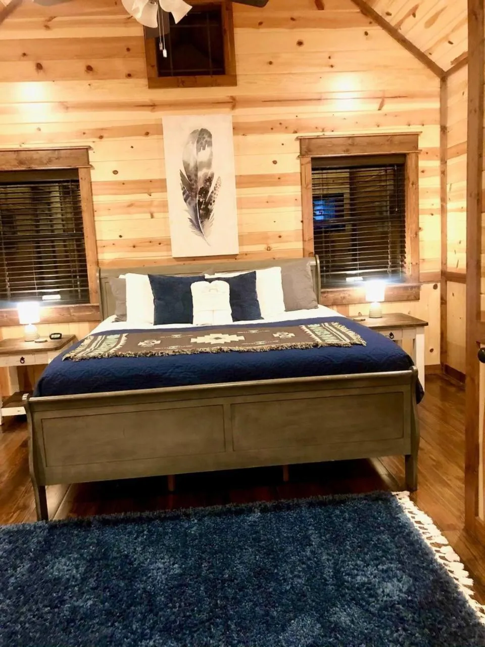 Bed in Stone Mountain Lodge 5000sqft 6 Bed Game Room Pool Table Hot Tub