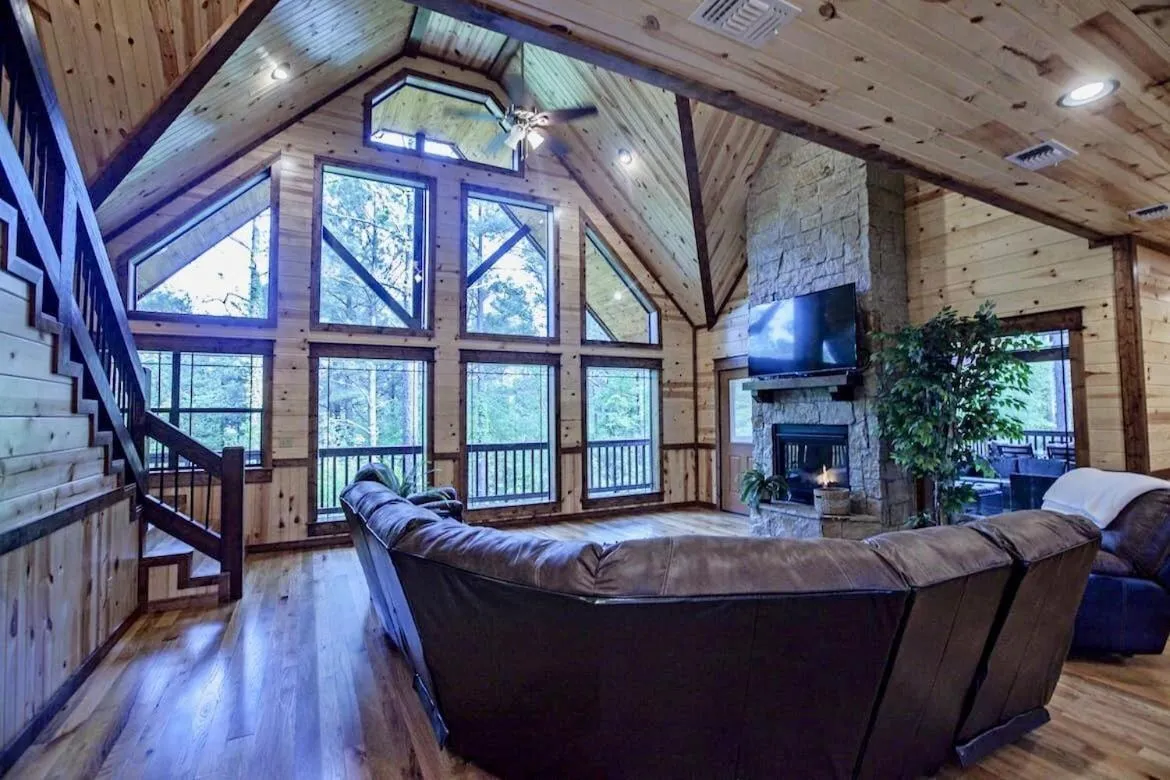Stone Mountain Lodge 5000sqft 6 Bed Game Room Pool Table Hot Tub