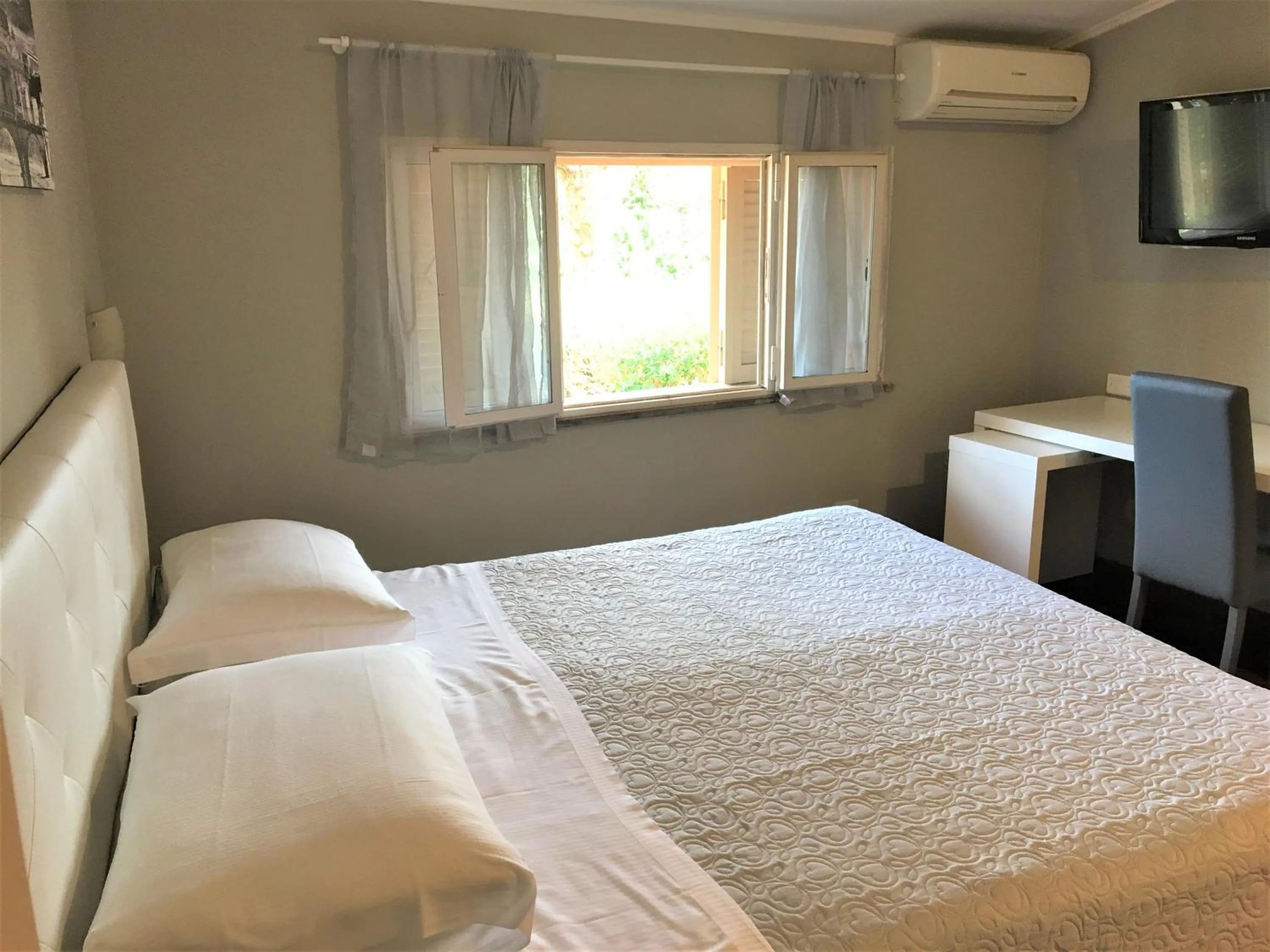 Bedroom, Bed in Orto Di Roma