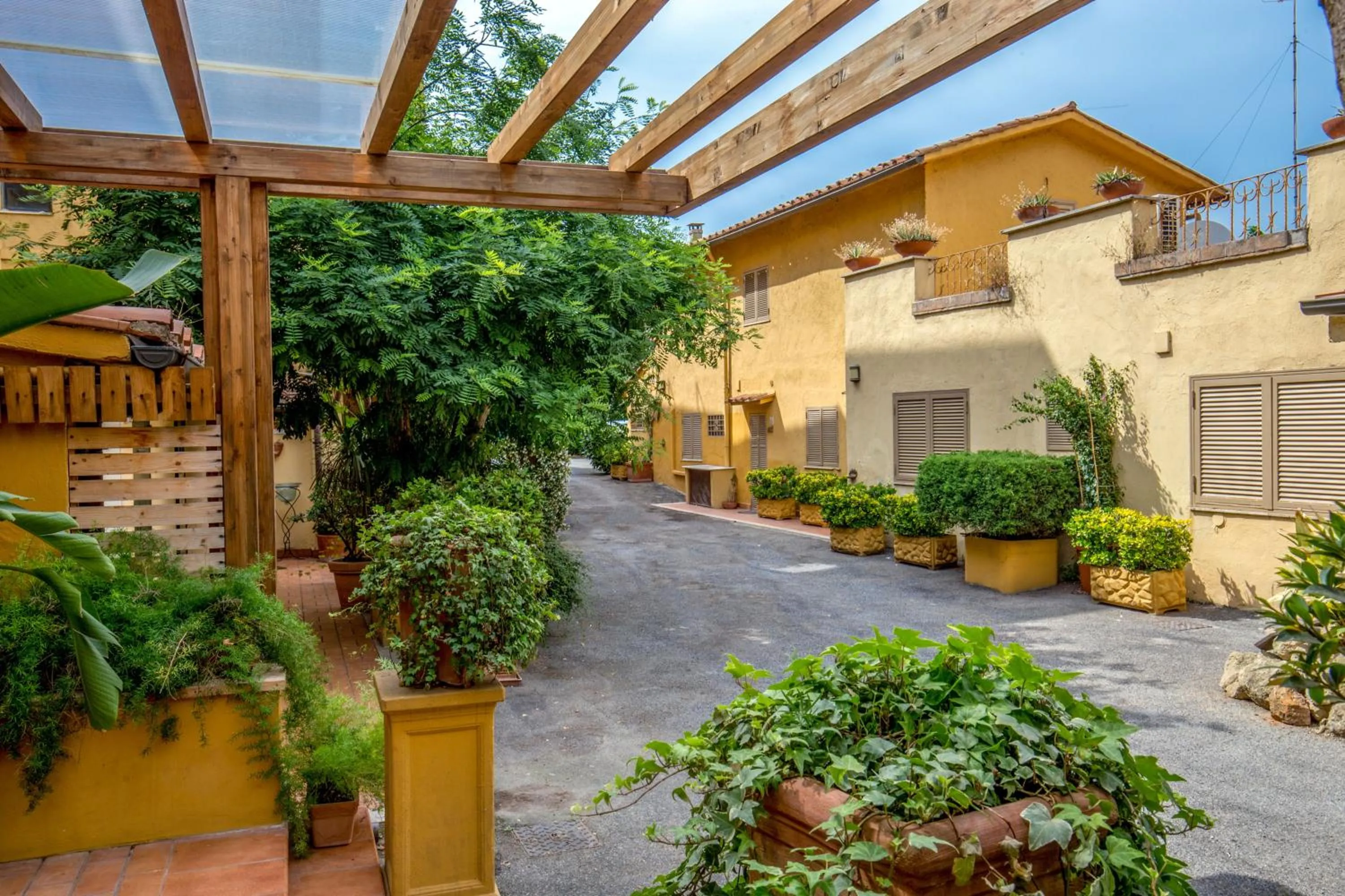 Property building in Orto Di Roma