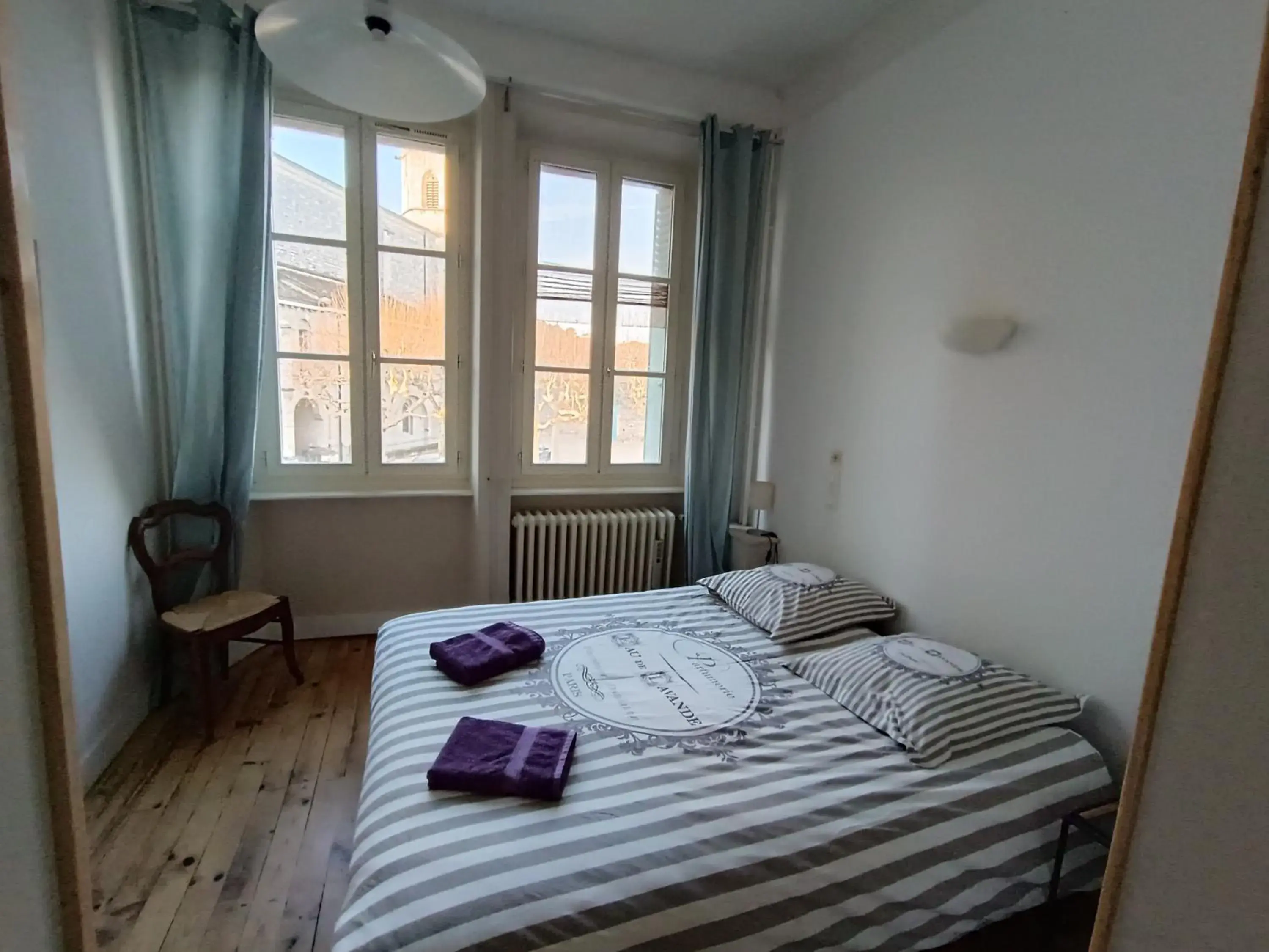 Double Room with Private Bathroom in Gîte d'étape et de groupe du Clos Saint Roch Double Room with Private Bathroom in Gîte d'étape et de groupe du Clos Saint Roch