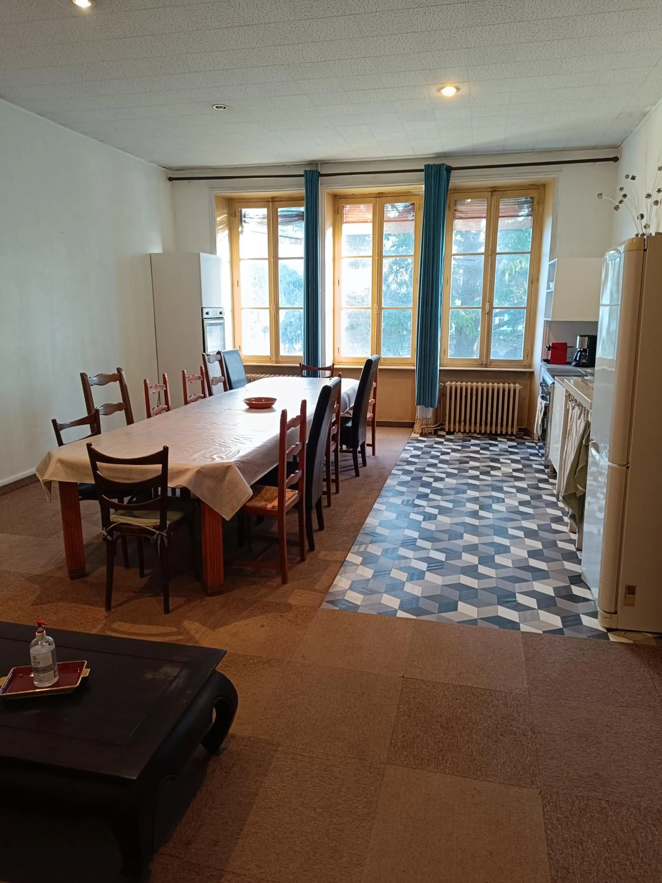 Communal kitchen in Gîte d'étape et de groupe du Clos Saint Roch