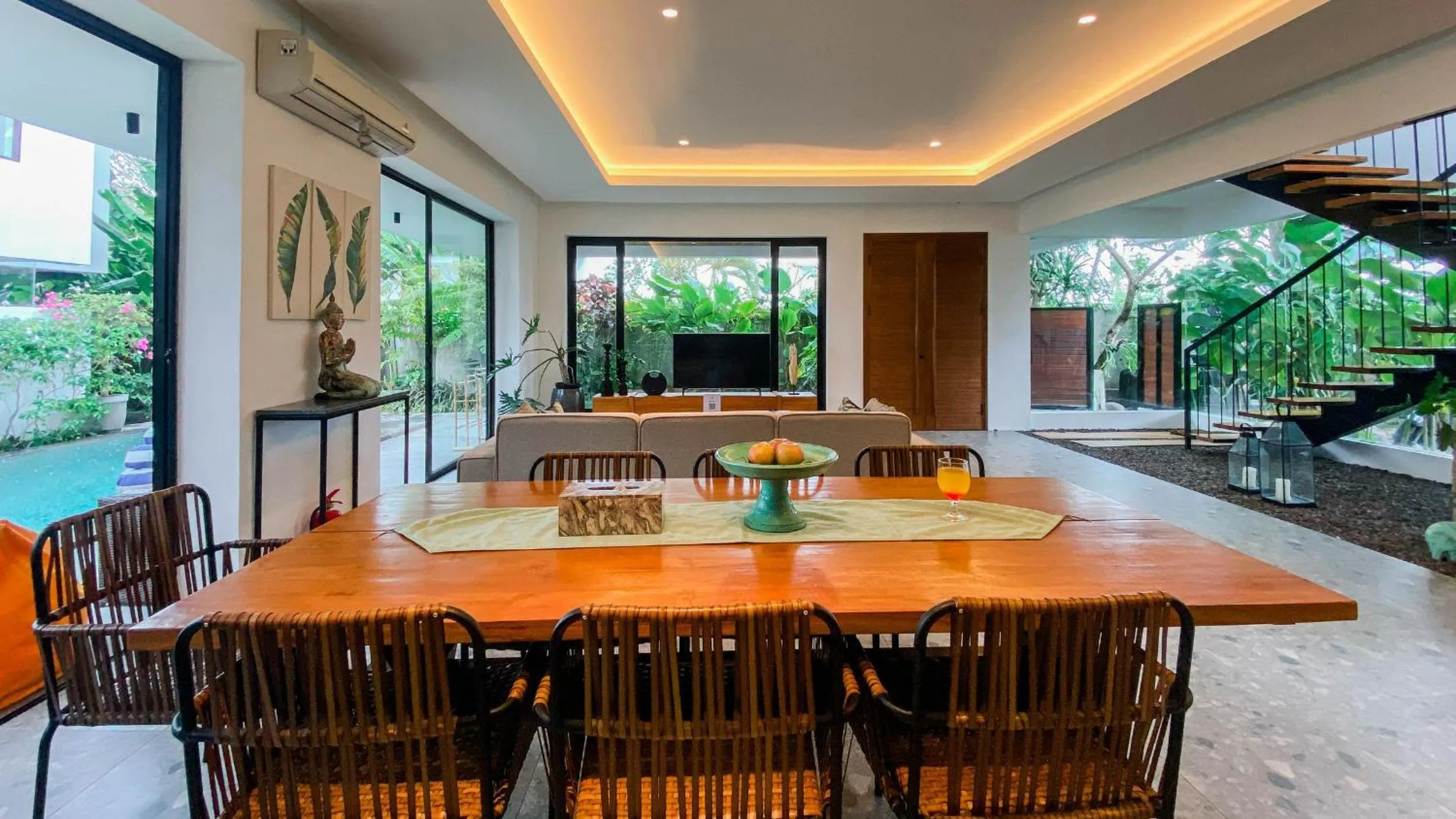 Dining area in Villa Daun 3 Canggu by Premier Hospitality Asia