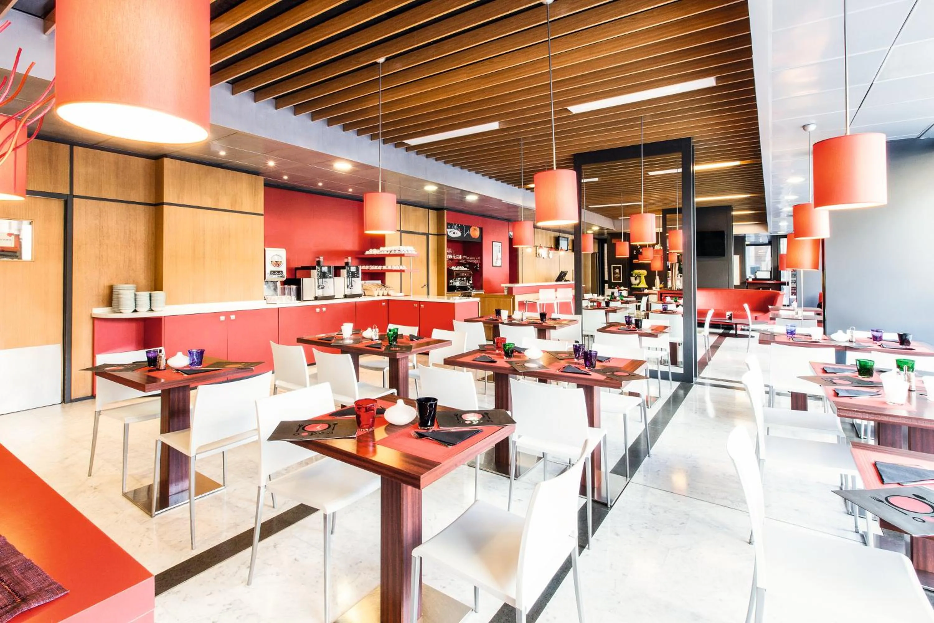 Restaurant/places to eat in Ibis Roma Fiera