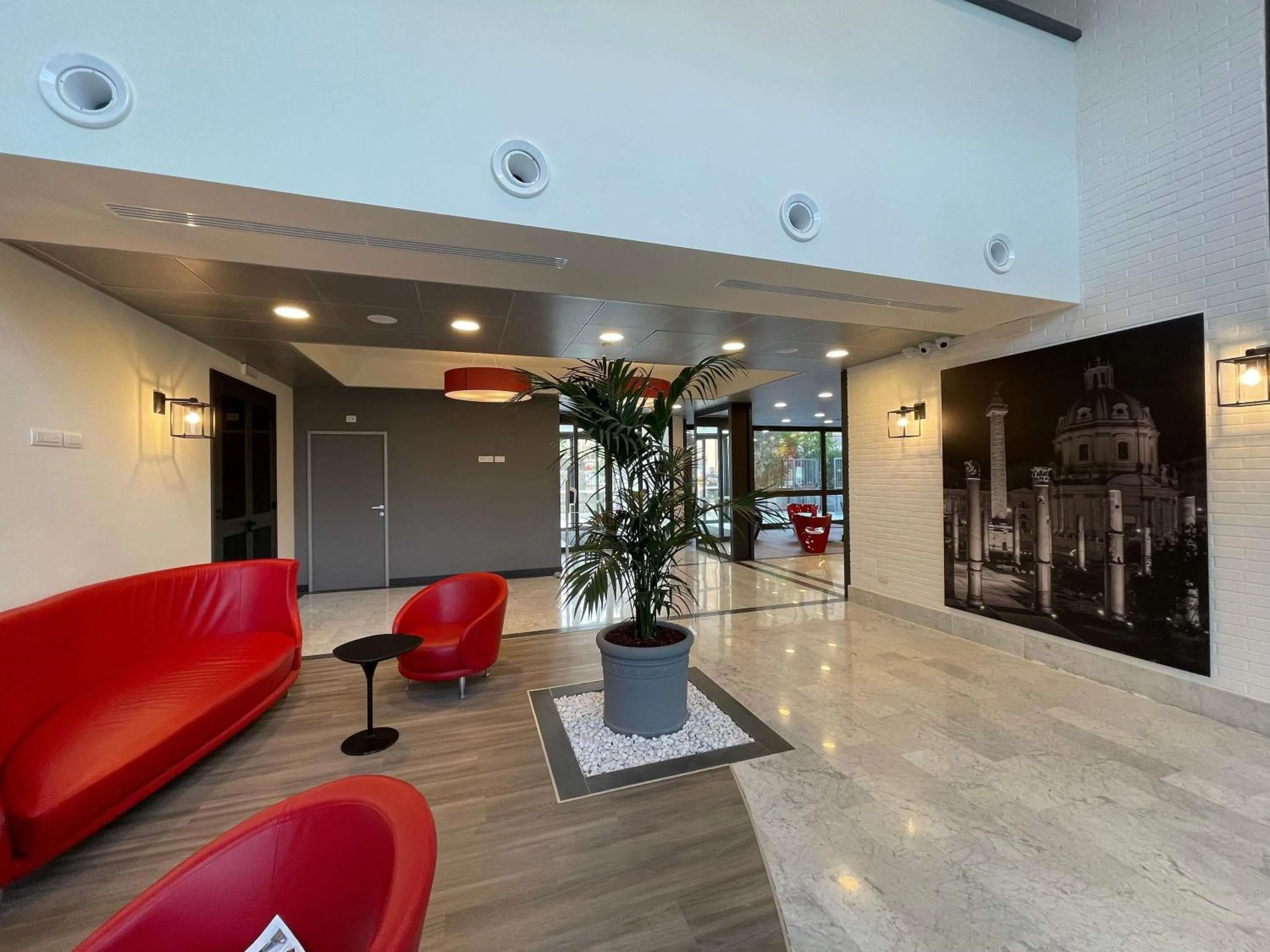 Property building in Ibis Roma Fiera