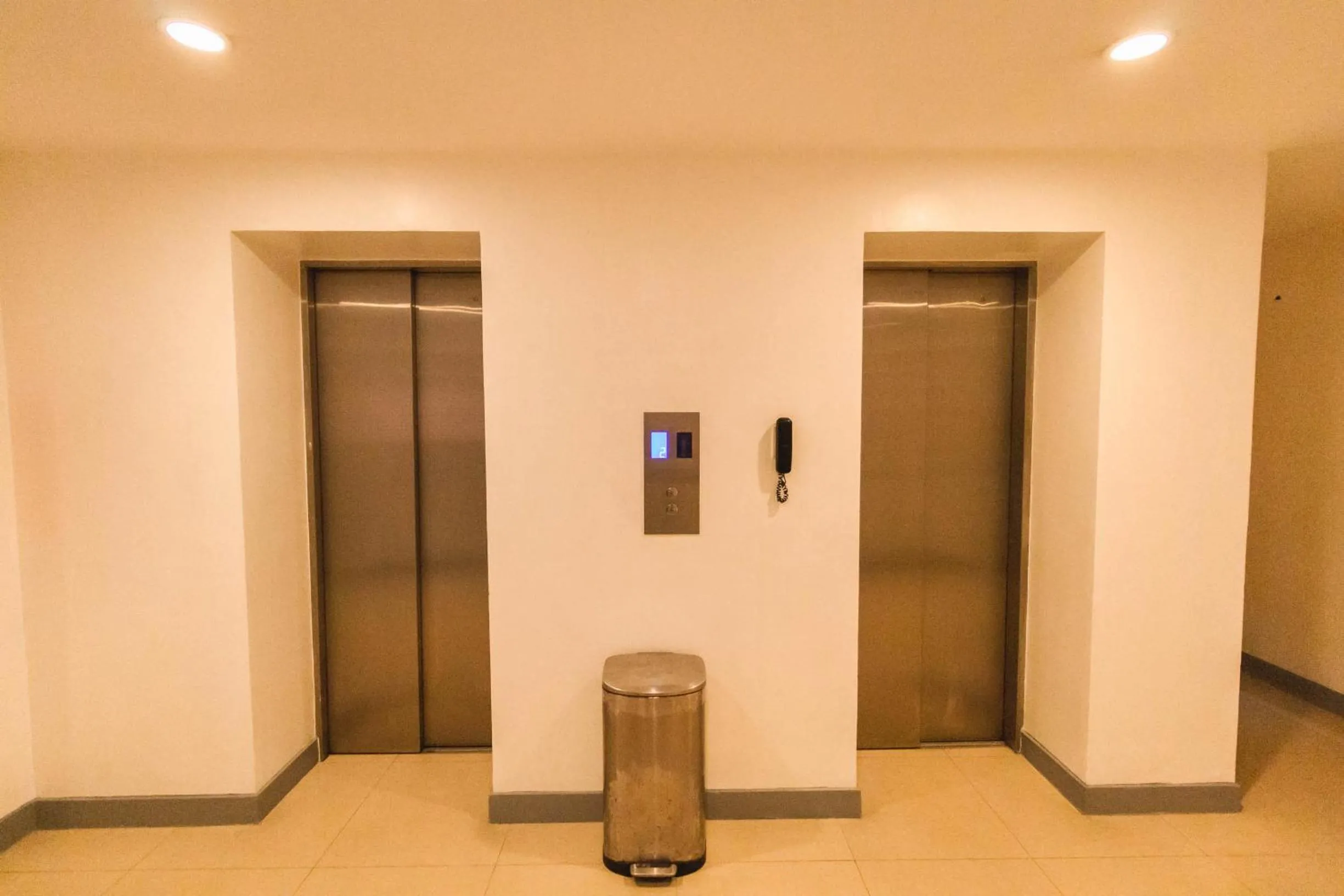 elevator in Wow Budget Hotel Cubao