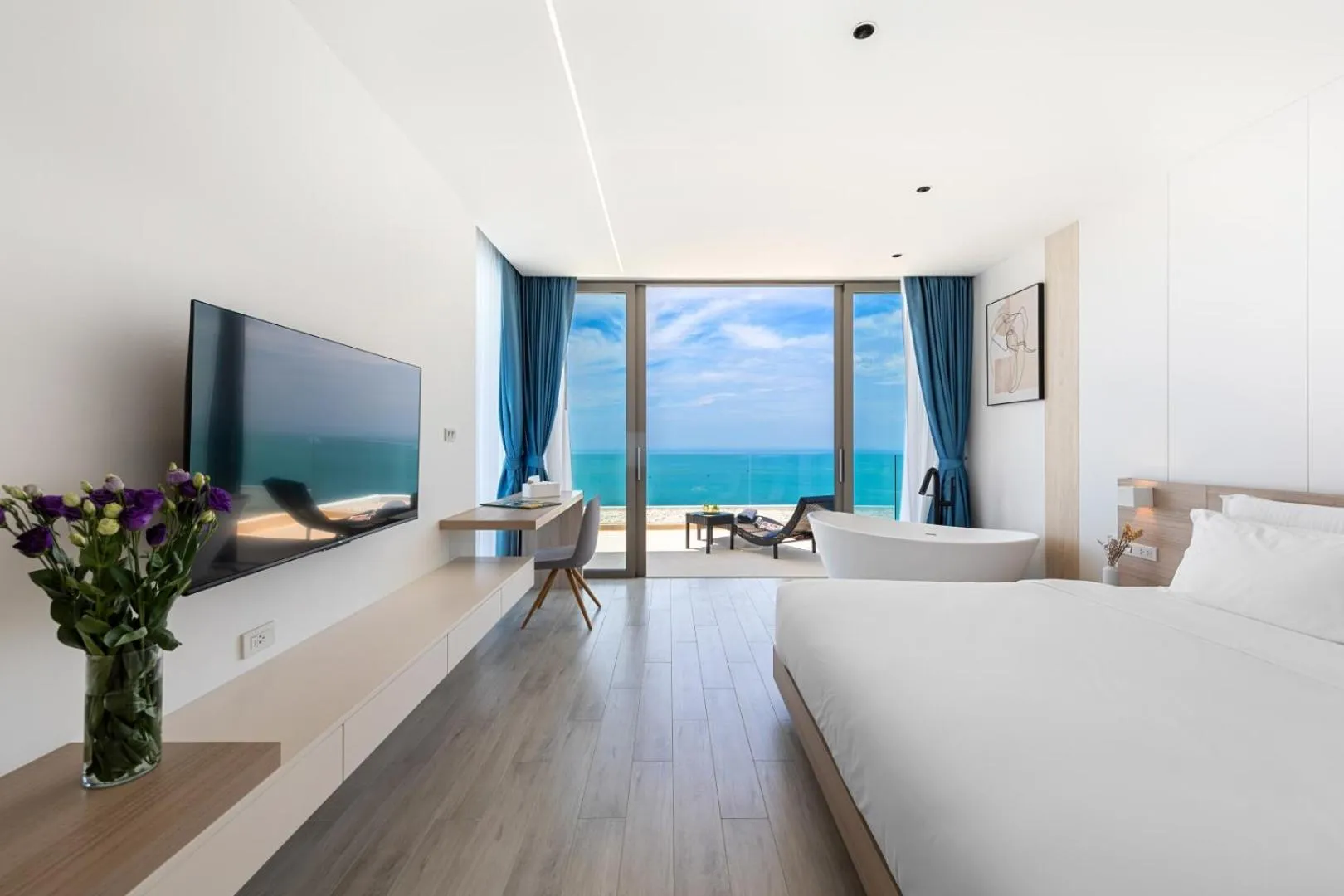 Photo of the whole room, Bed in Villa The Wave 2 Residence