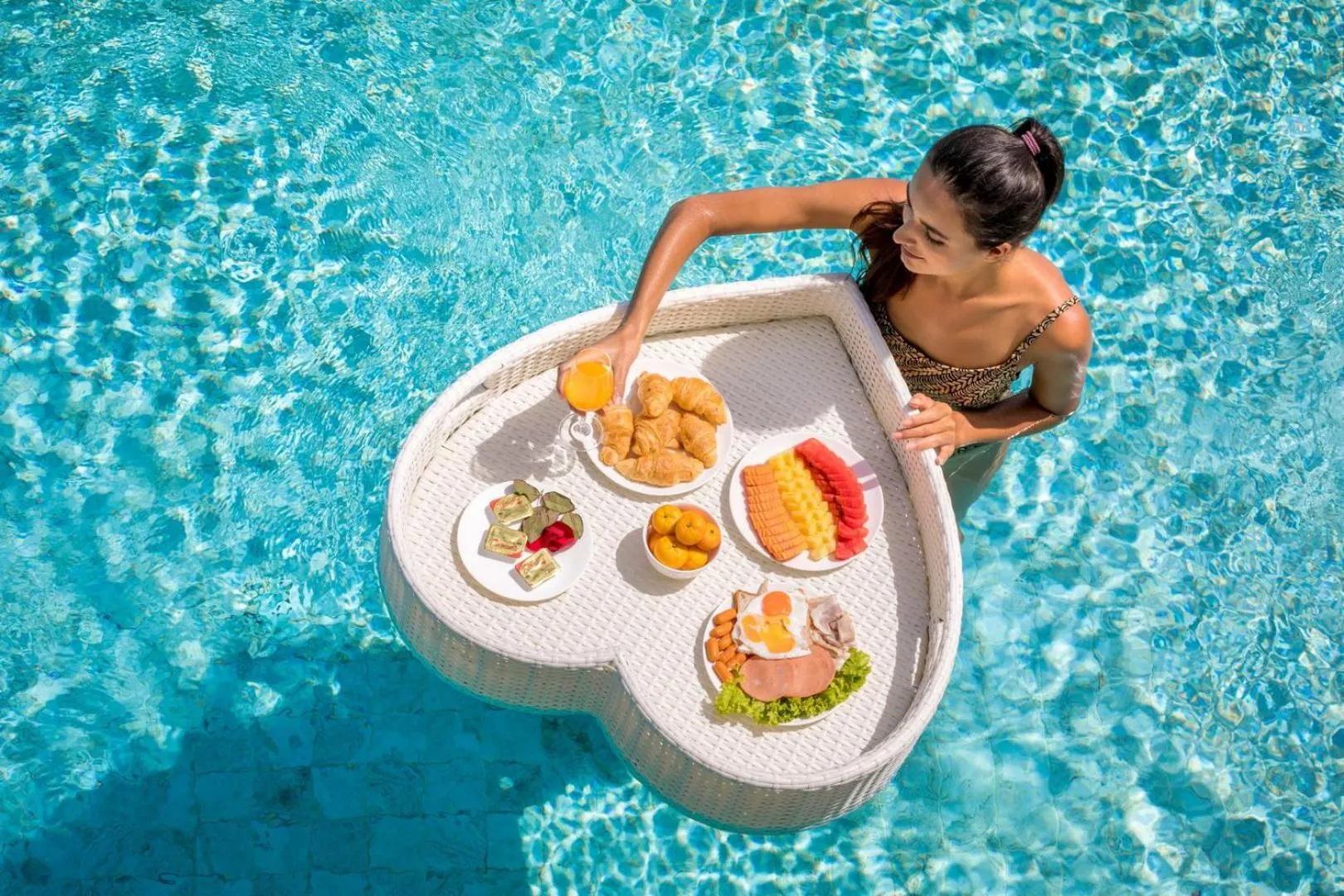 Breakfast in Villa The Wave 2 Residence