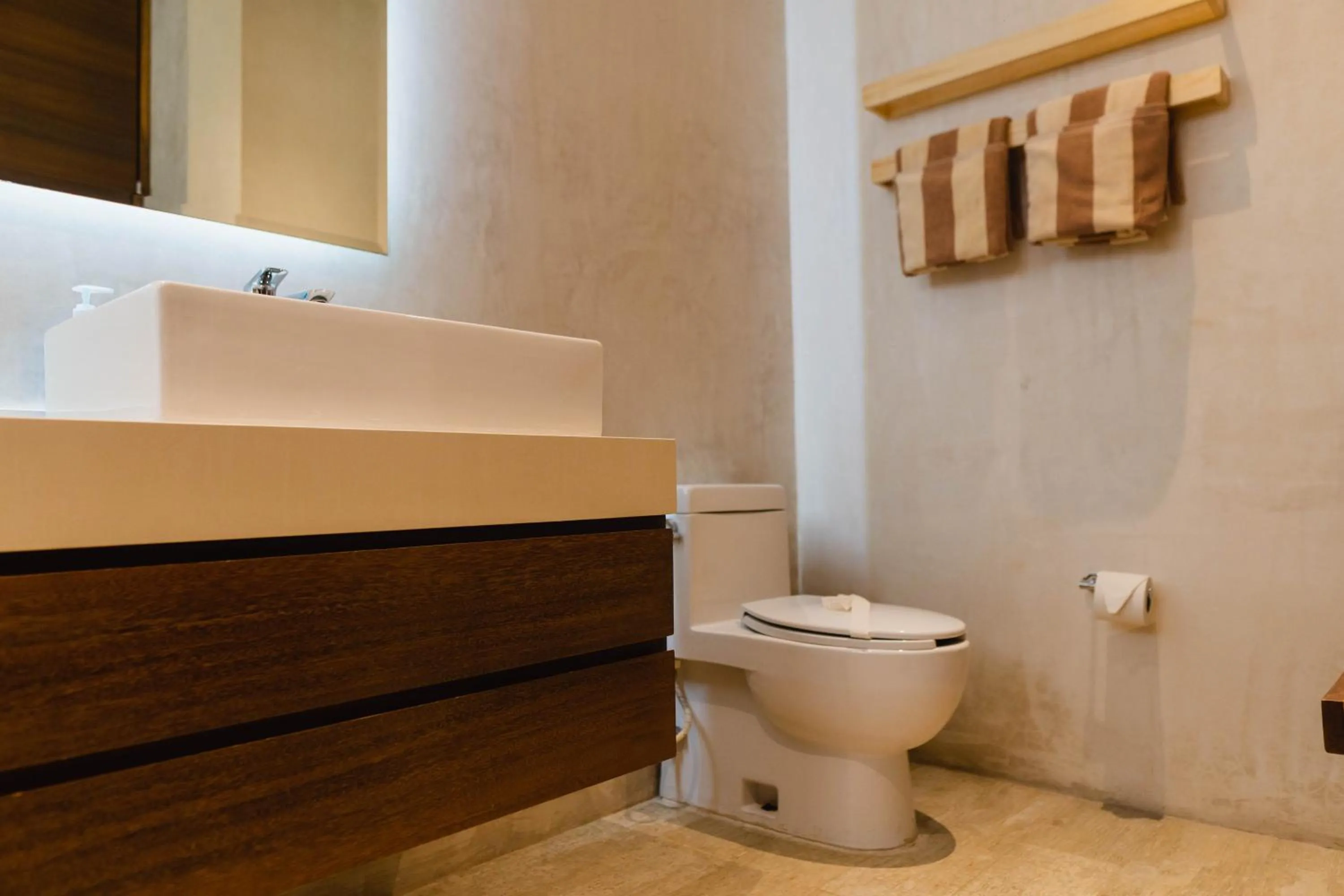 Bathroom in Central Park ModernStudio, Gym, Spa, Wi-Fi, cowork