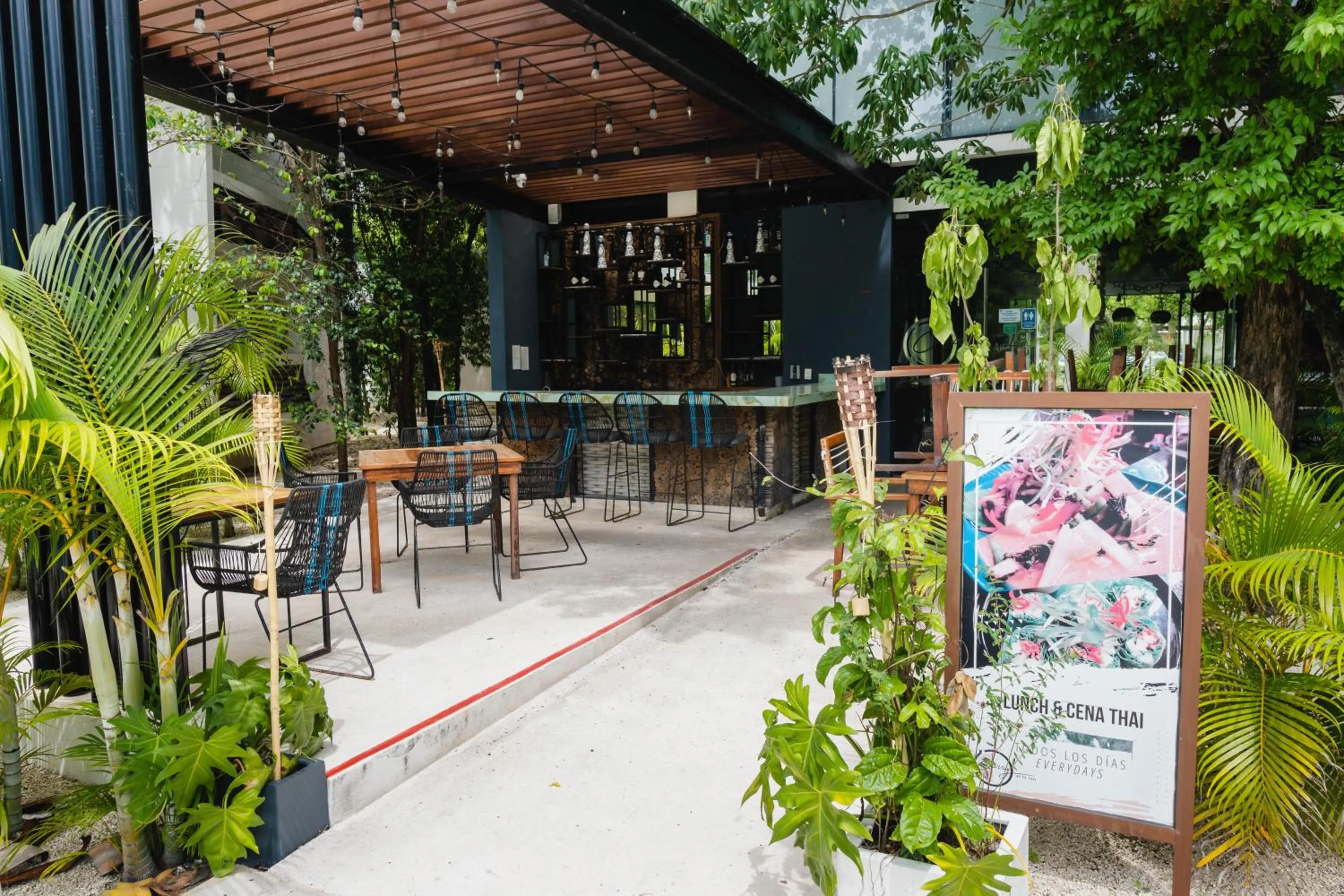 Restaurant/places to eat in Central Park ModernStudio, Gym, Spa, Wi-Fi, cowork