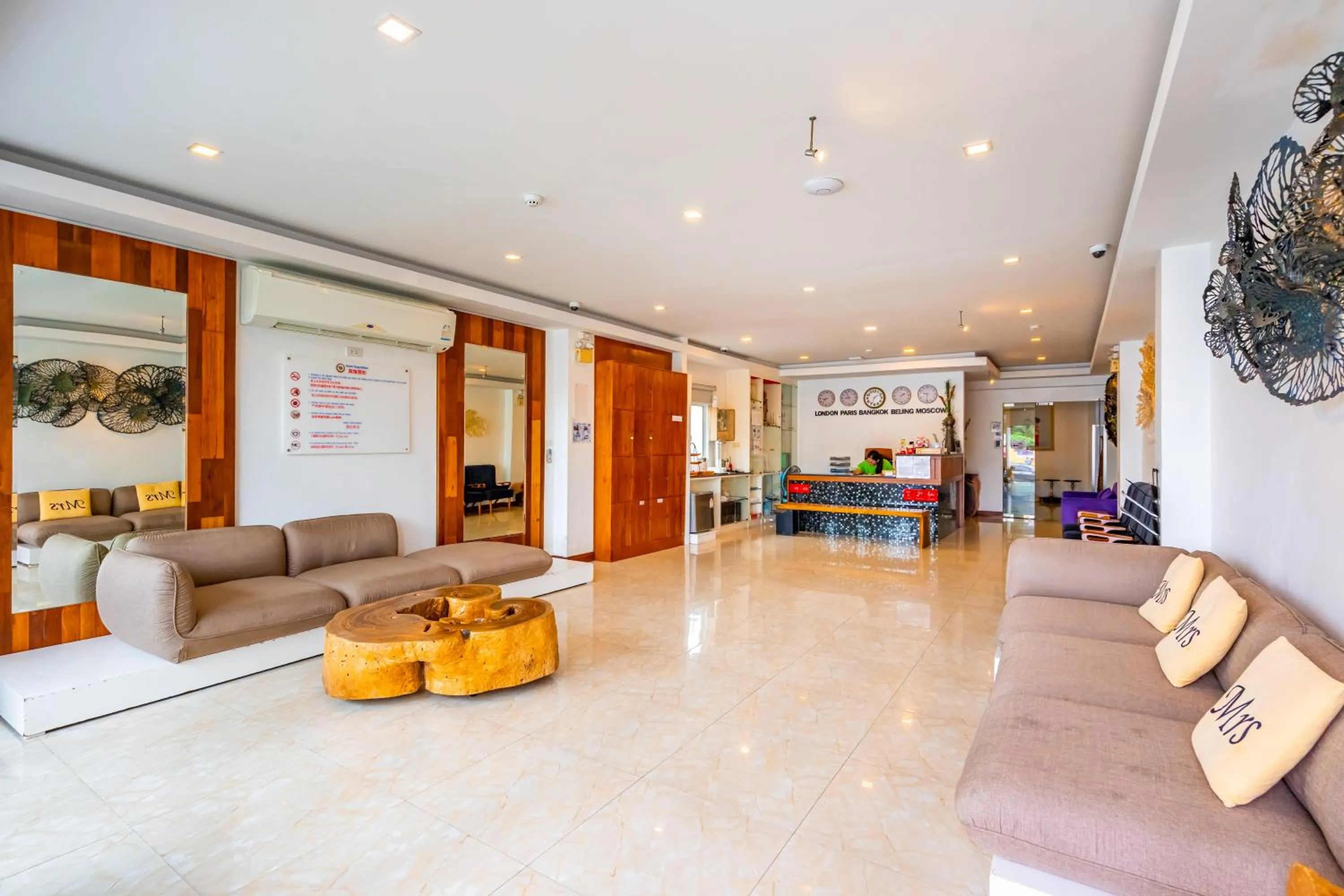 Lobby or reception in The Cheetar Hotel