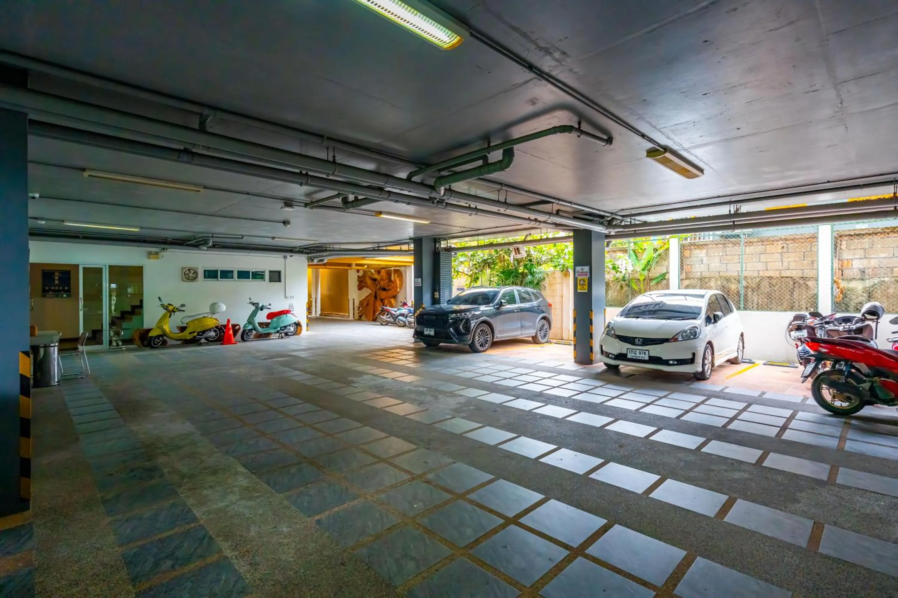 Parking in The Cheetar Hotel