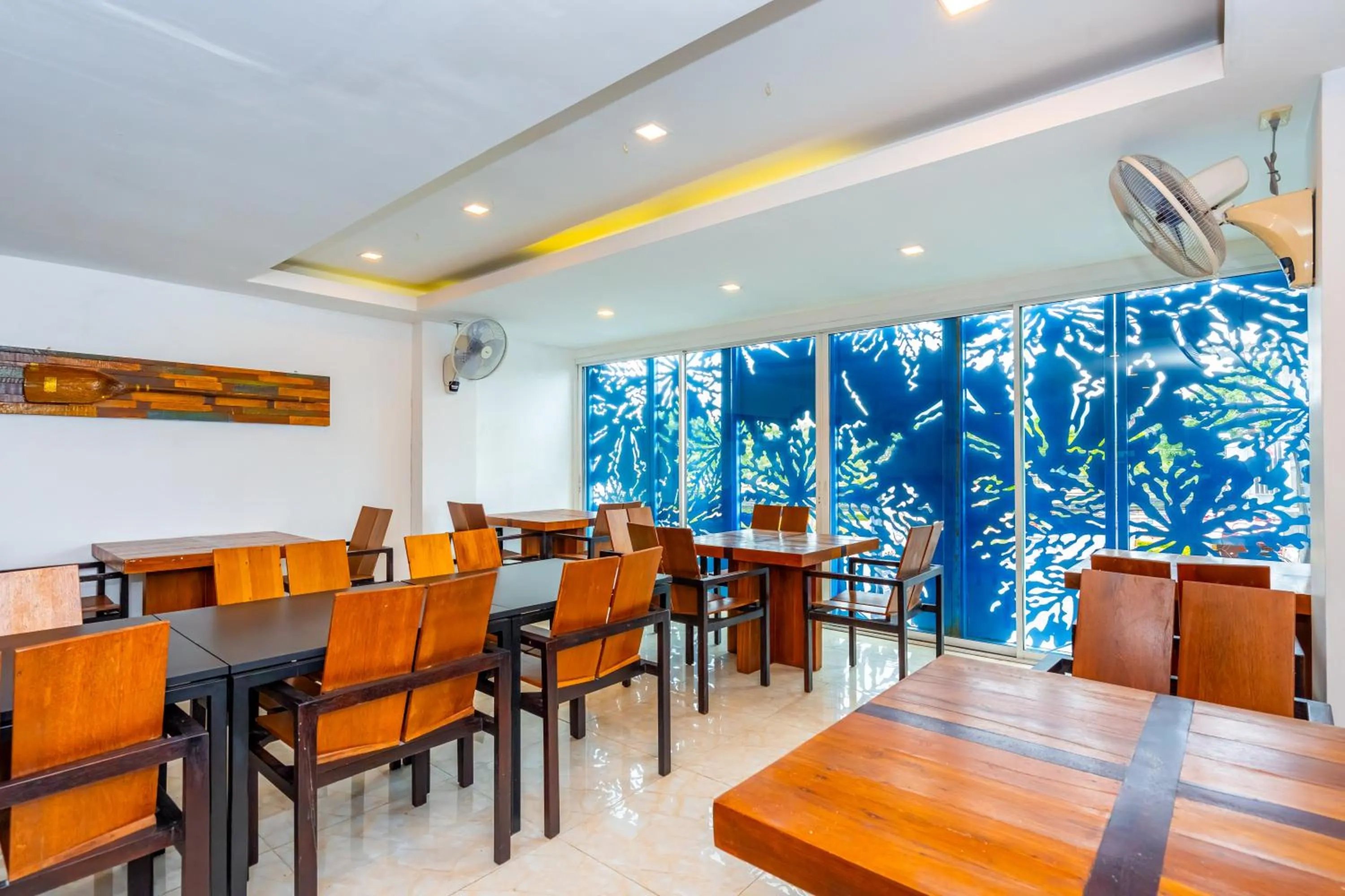 Restaurant/places to eat in The Cheetar Hotel