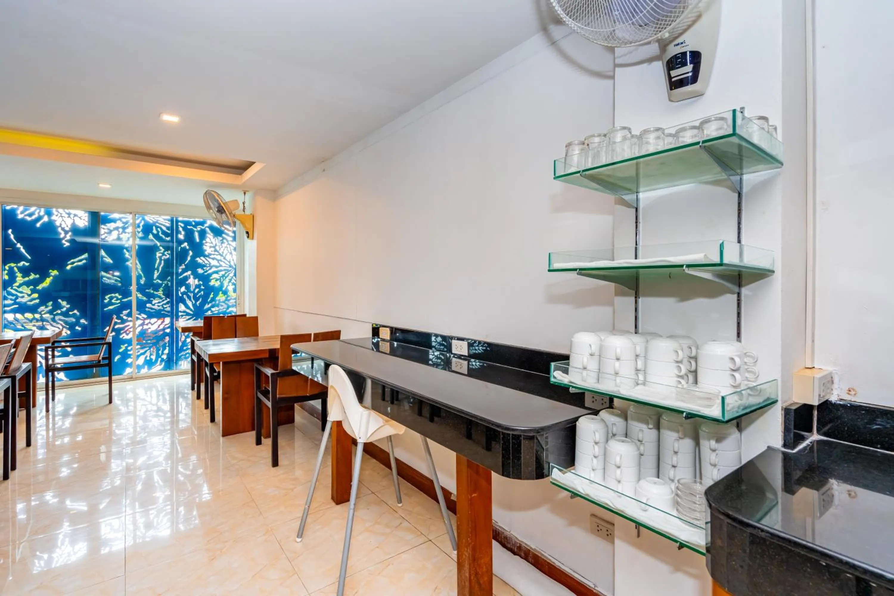 Restaurant/places to eat in The Cheetar Hotel