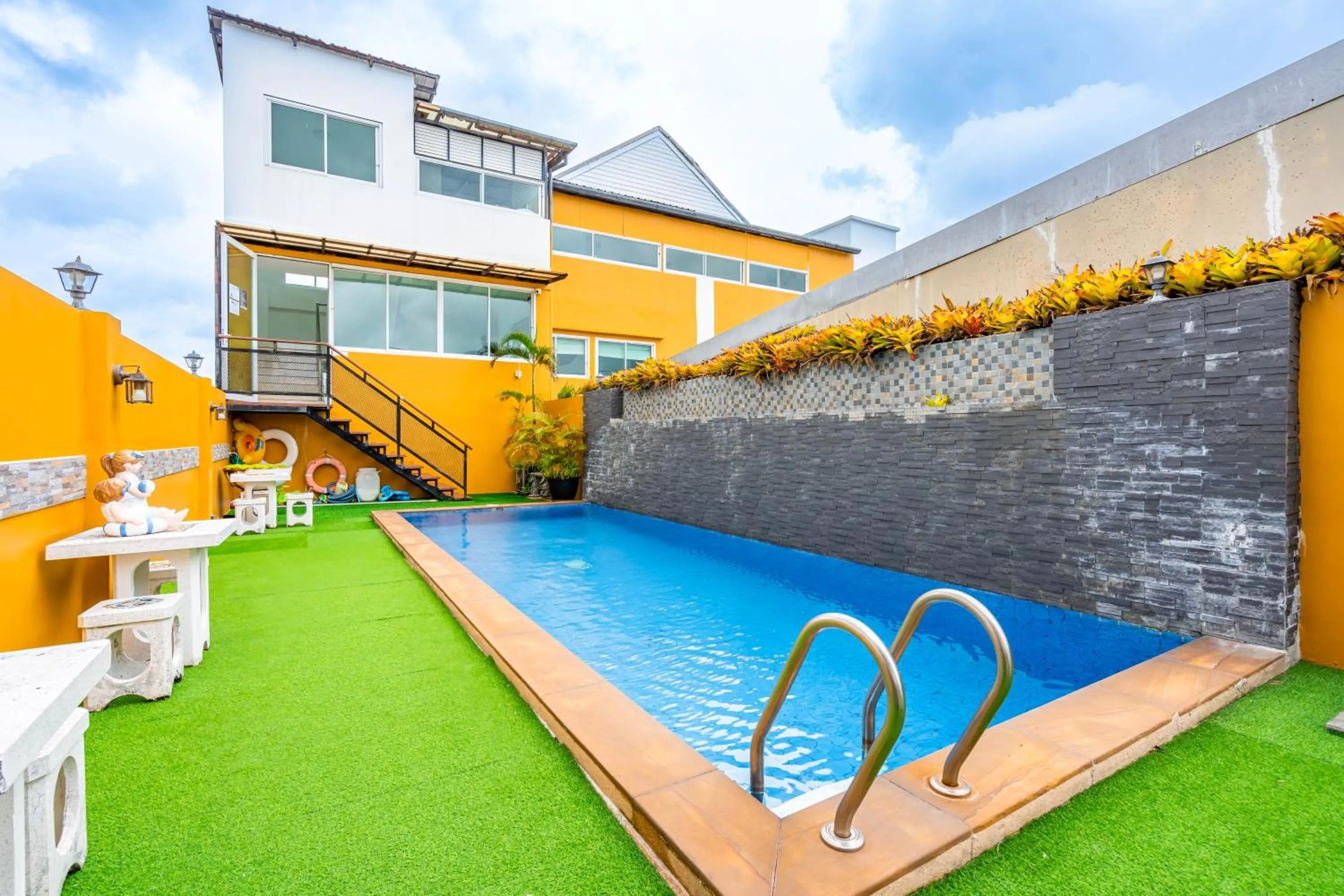 Swimming pool in The Cheetar Hotel