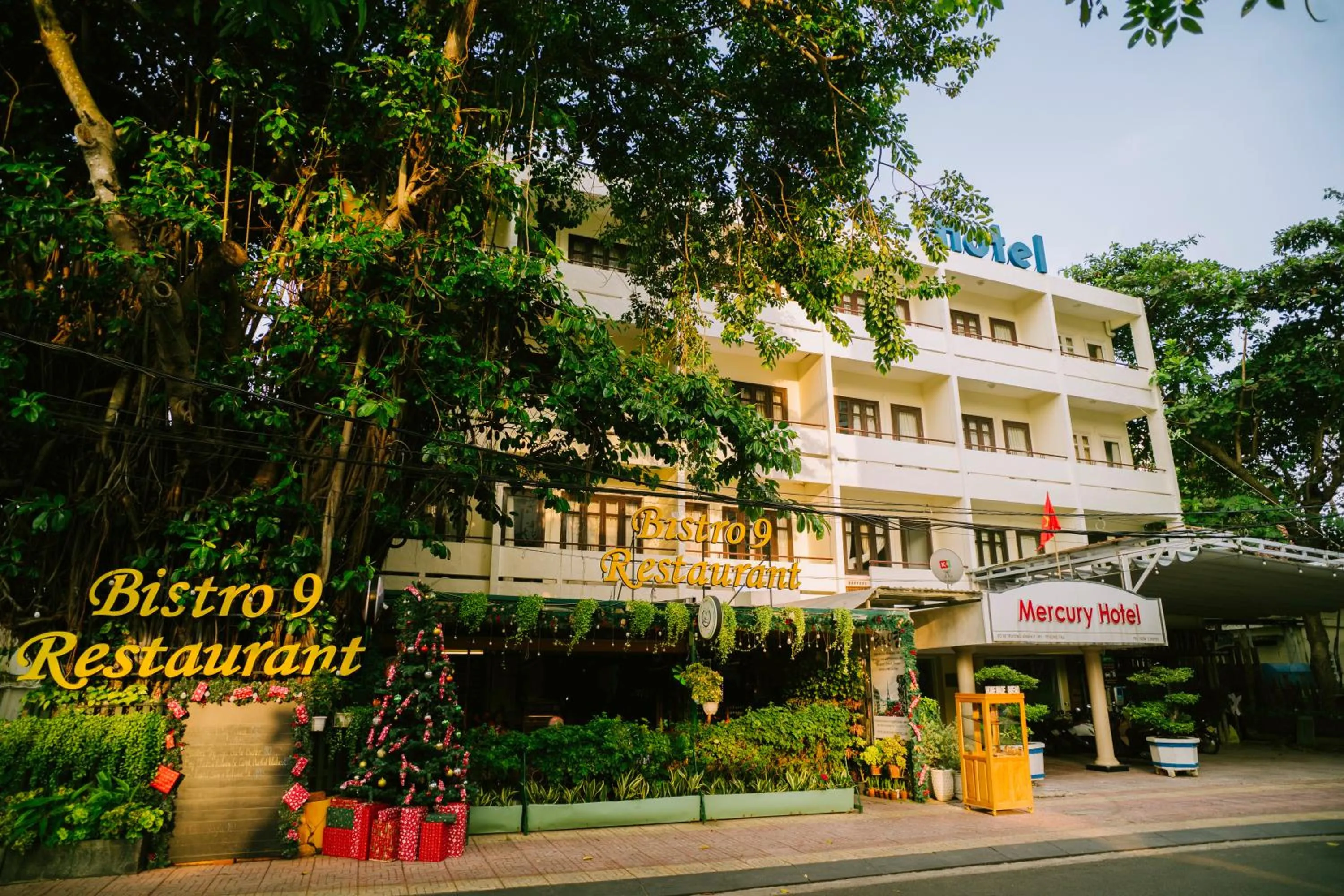 Property building in Mercury Hotel & Apartment