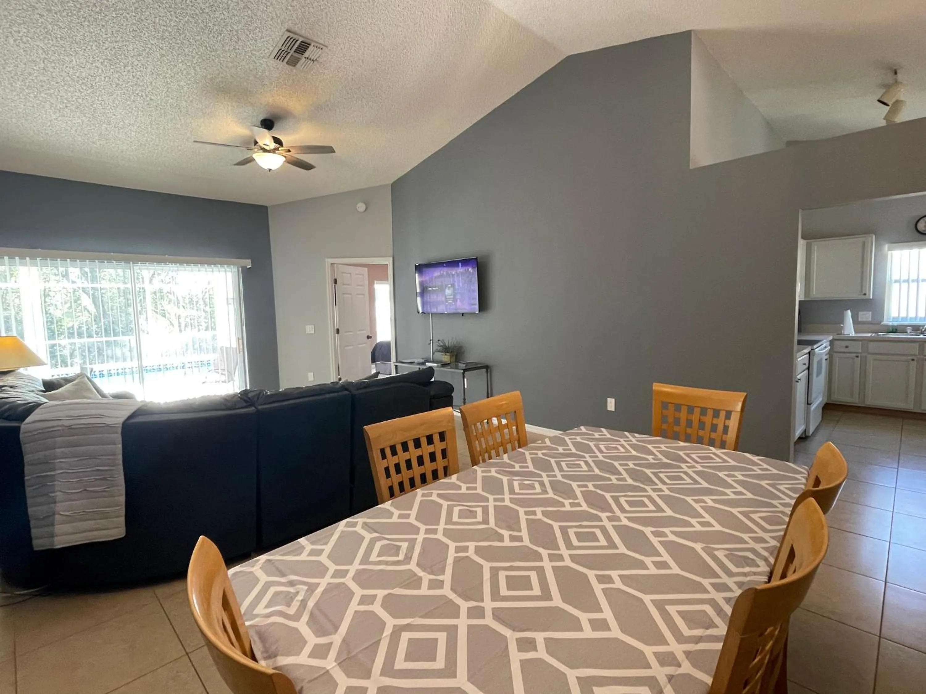 Dining area, Bed in 3 Bedroom Villa with Poolside Cinema and Games Room Close to theme Parks sleeps 6 plus 2