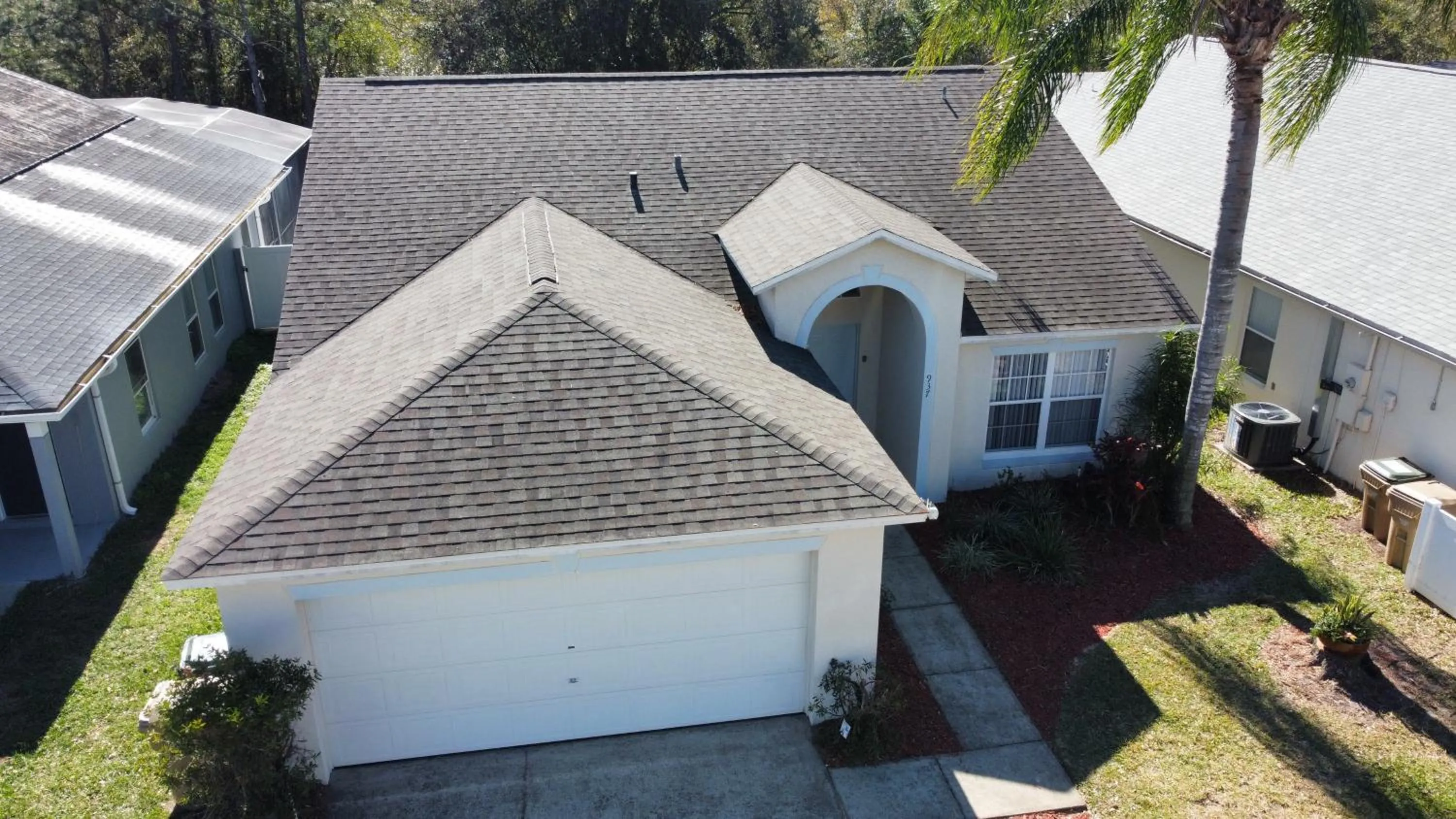 Property building in 3 Bedroom Villa with Poolside Cinema and Games Room Close to theme Parks sleeps 6 plus 2