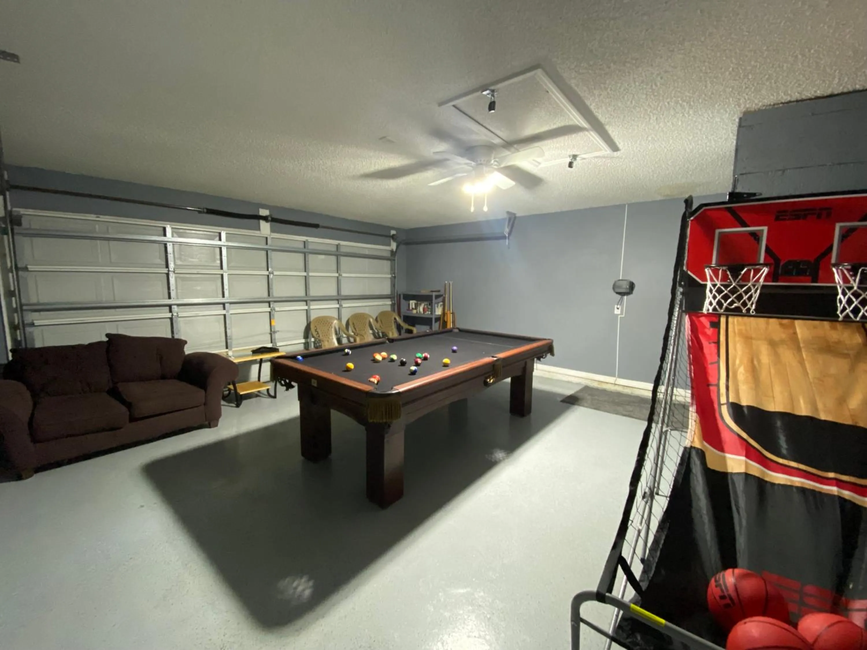 Billiard in 3 Bedroom Villa with Poolside Cinema and Games Room Close to theme Parks sleeps 6 plus 2