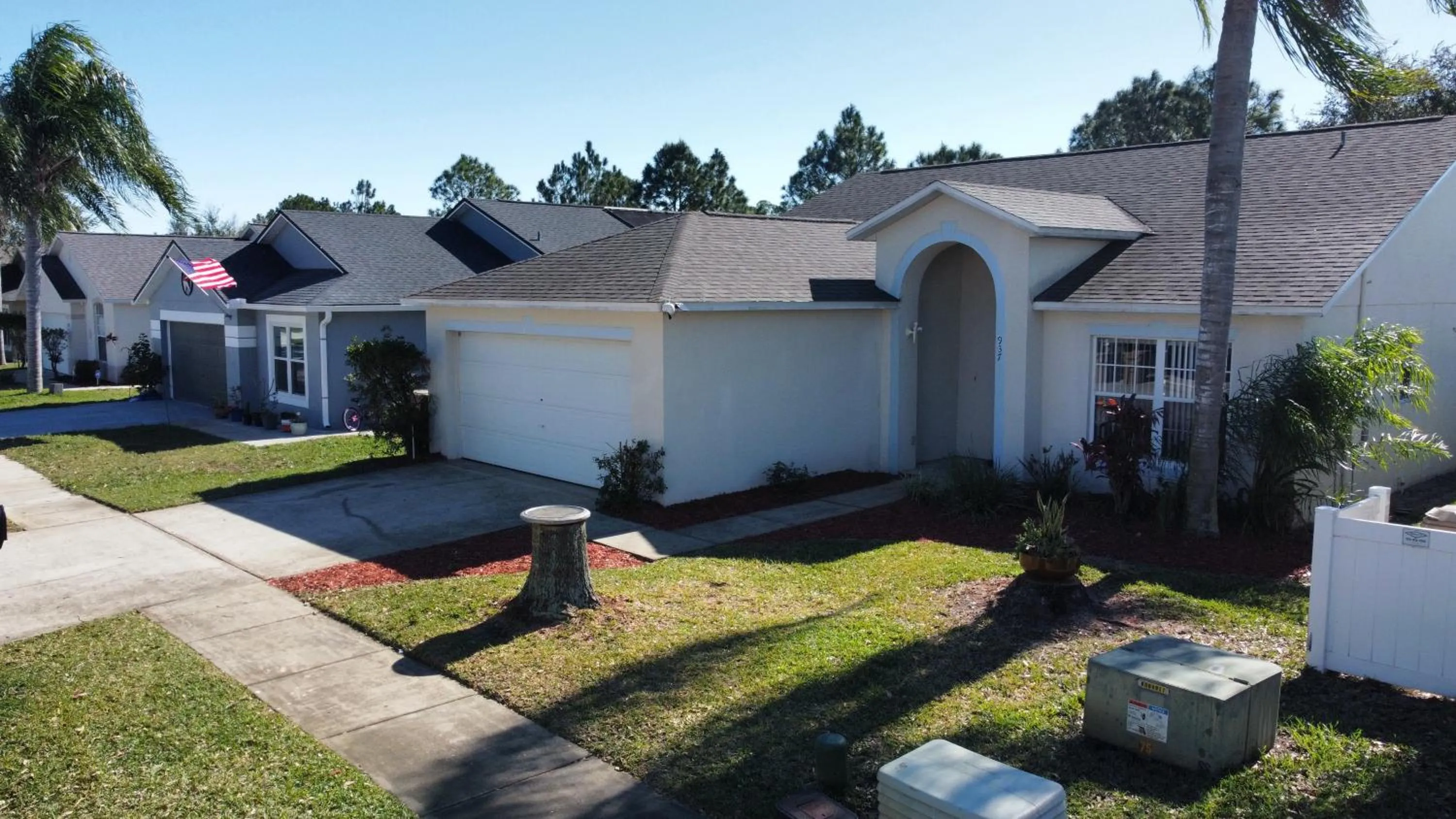 Property building in 3 Bedroom Villa with Poolside Cinema and Games Room Close to theme Parks sleeps 6 plus 2