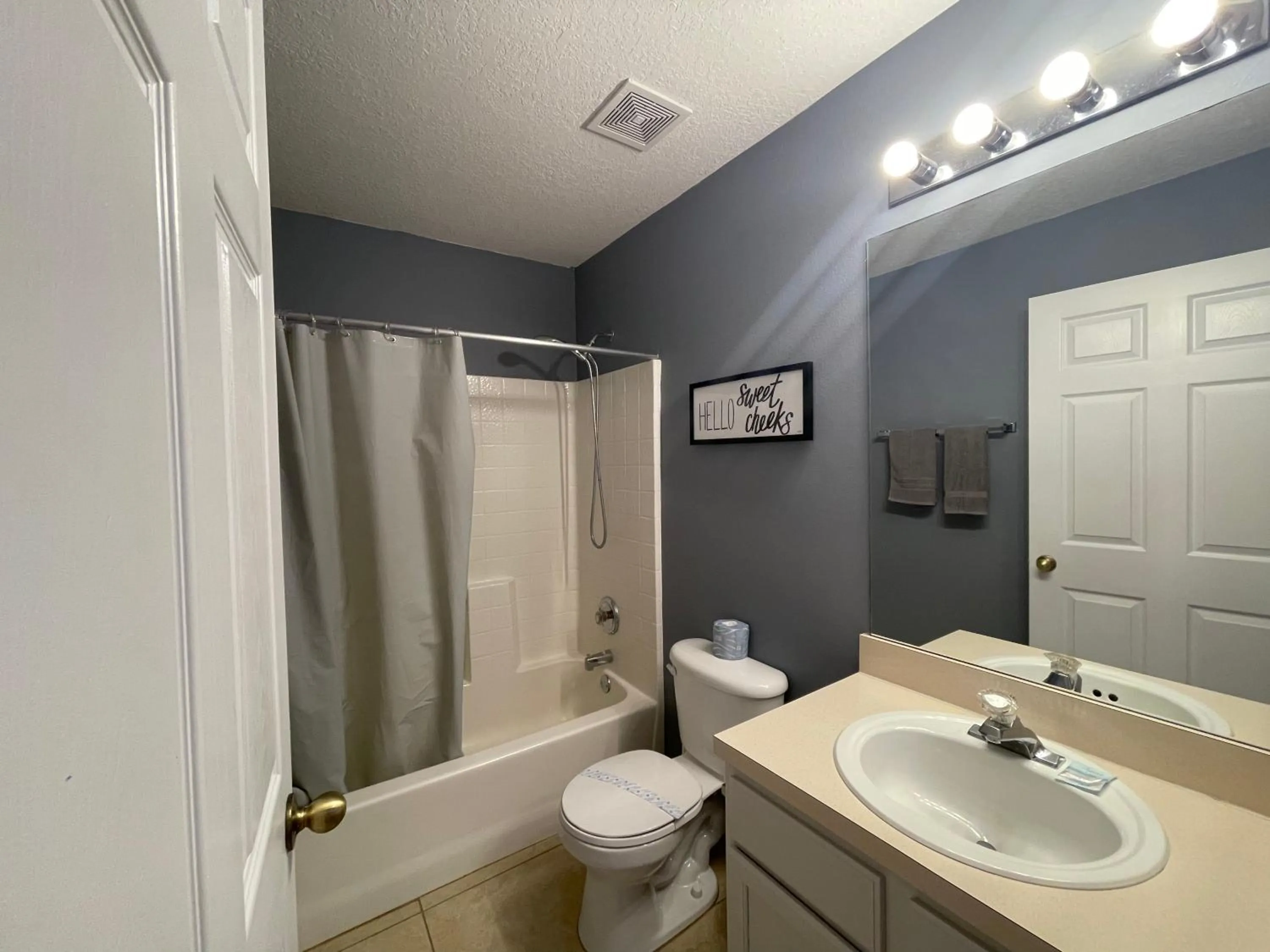 Bathroom in 3 Bedroom Villa with Poolside Cinema and Games Room Close to theme Parks sleeps 6 plus 2