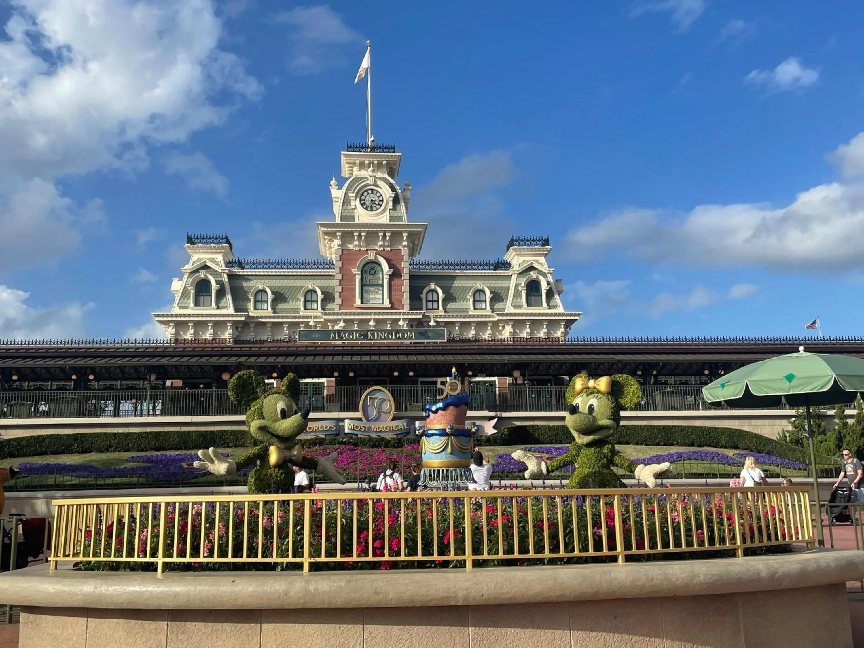 Nearby landmark in 3 Bedroom Villa with Poolside Cinema and Games Room Close to theme Parks sleeps 6 plus 2