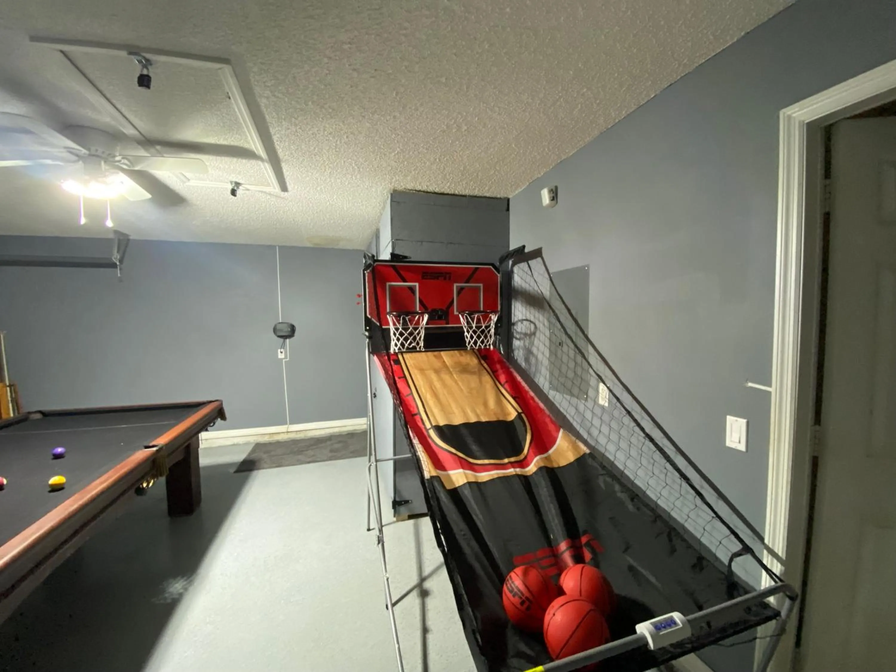 Billiard in 3 Bedroom Villa with Poolside Cinema and Games Room Close to theme Parks sleeps 6 plus 2