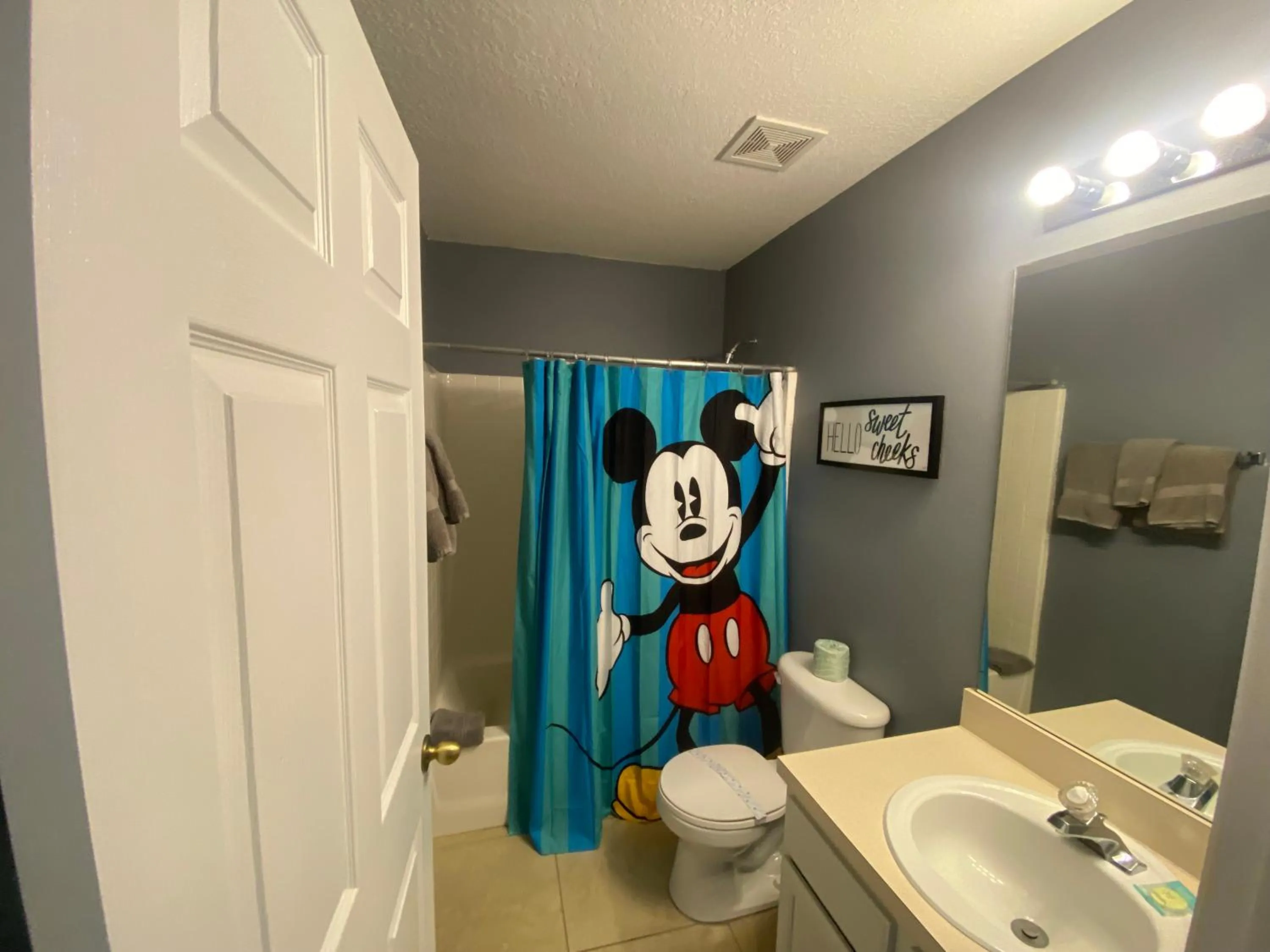 Bathroom in 3 Bedroom Villa with Poolside Cinema and Games Room Close to theme Parks sleeps 6 plus 2